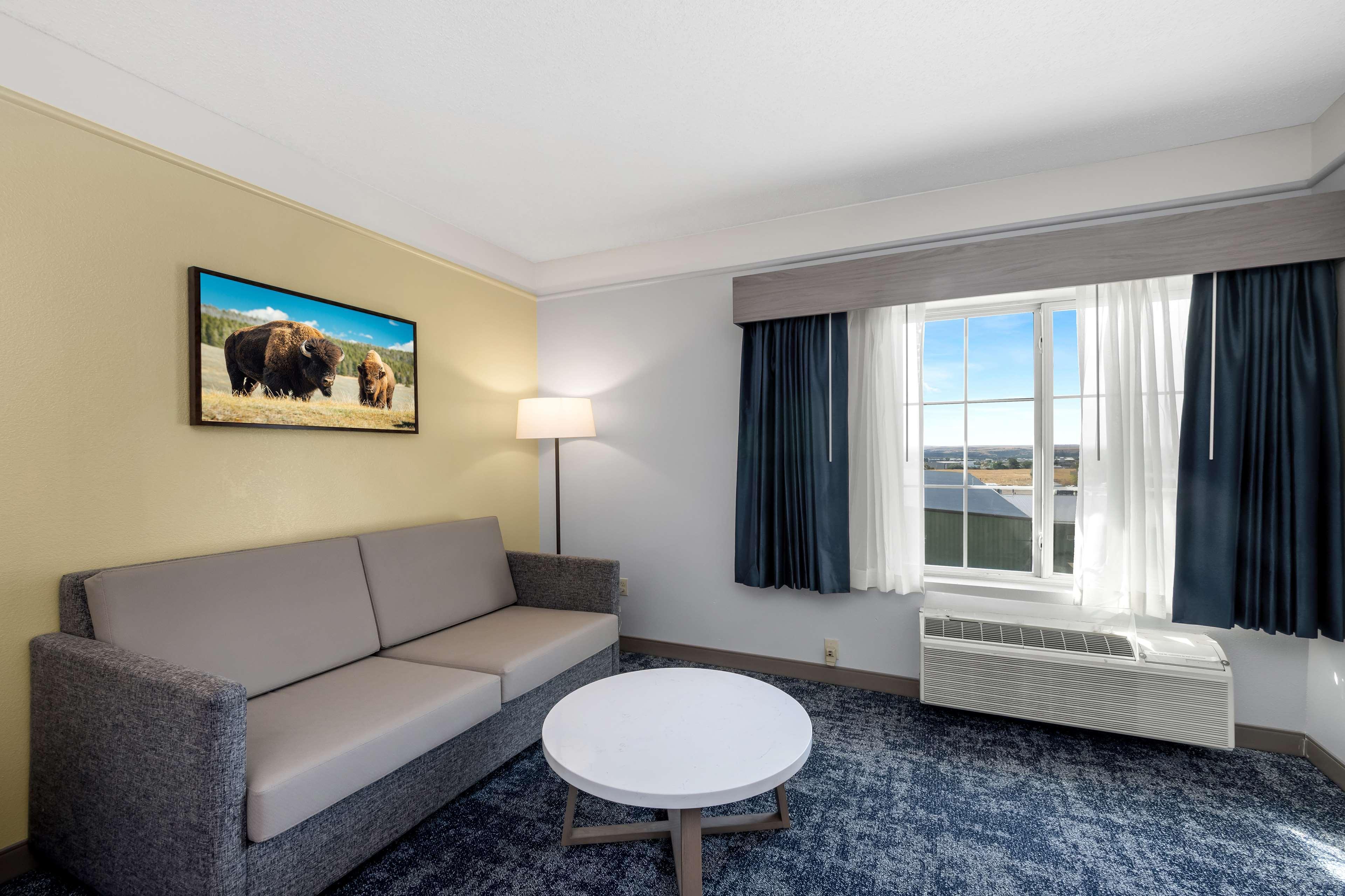 Vista Lobby SureStay Plus Hotel by Best Western Billings
