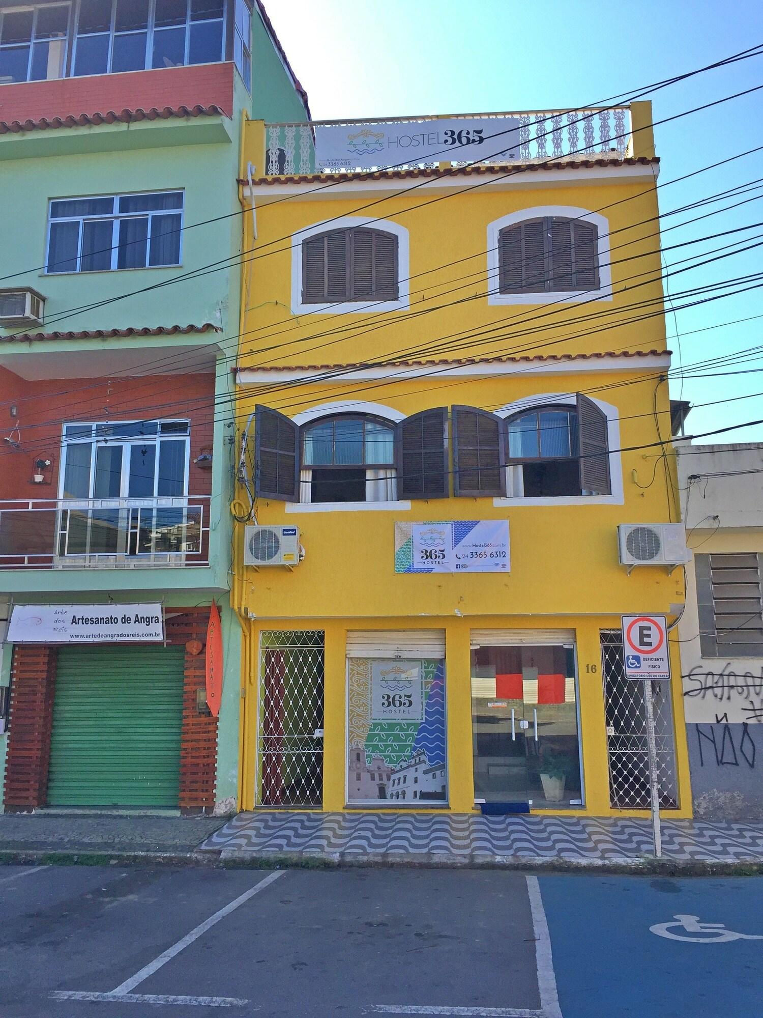 Varios 365 Hostel