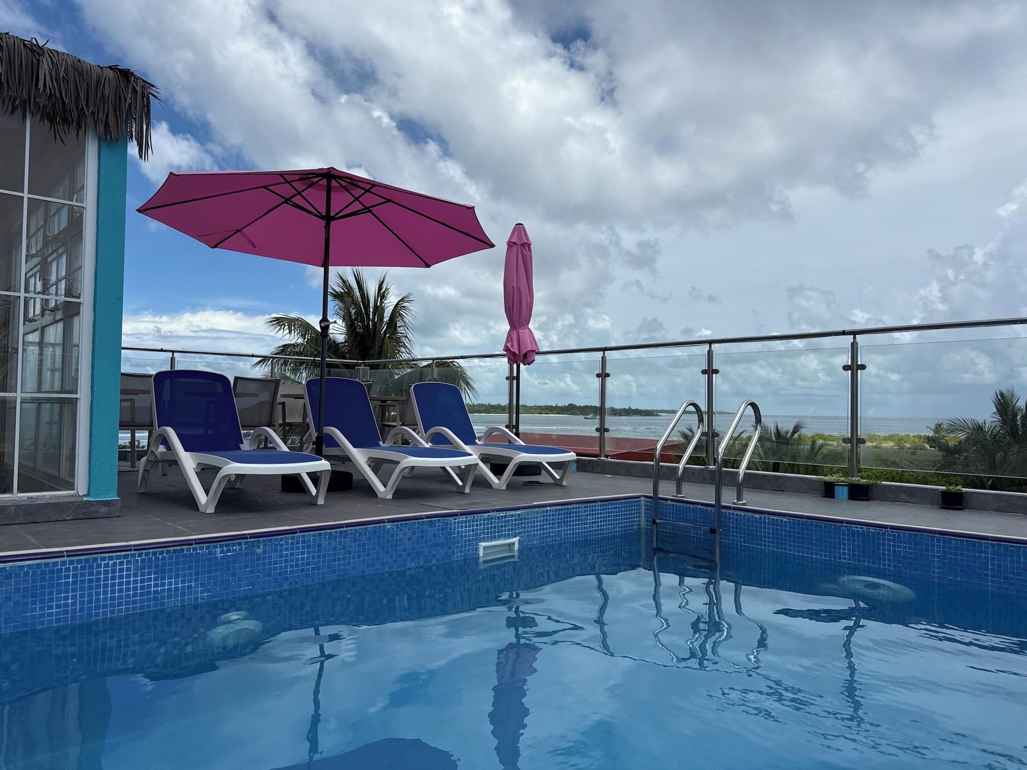 Vista Piscina Breeze Haven Surf Retreat