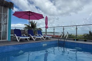 Alojamiento - Breeze Haven Surf Retreat