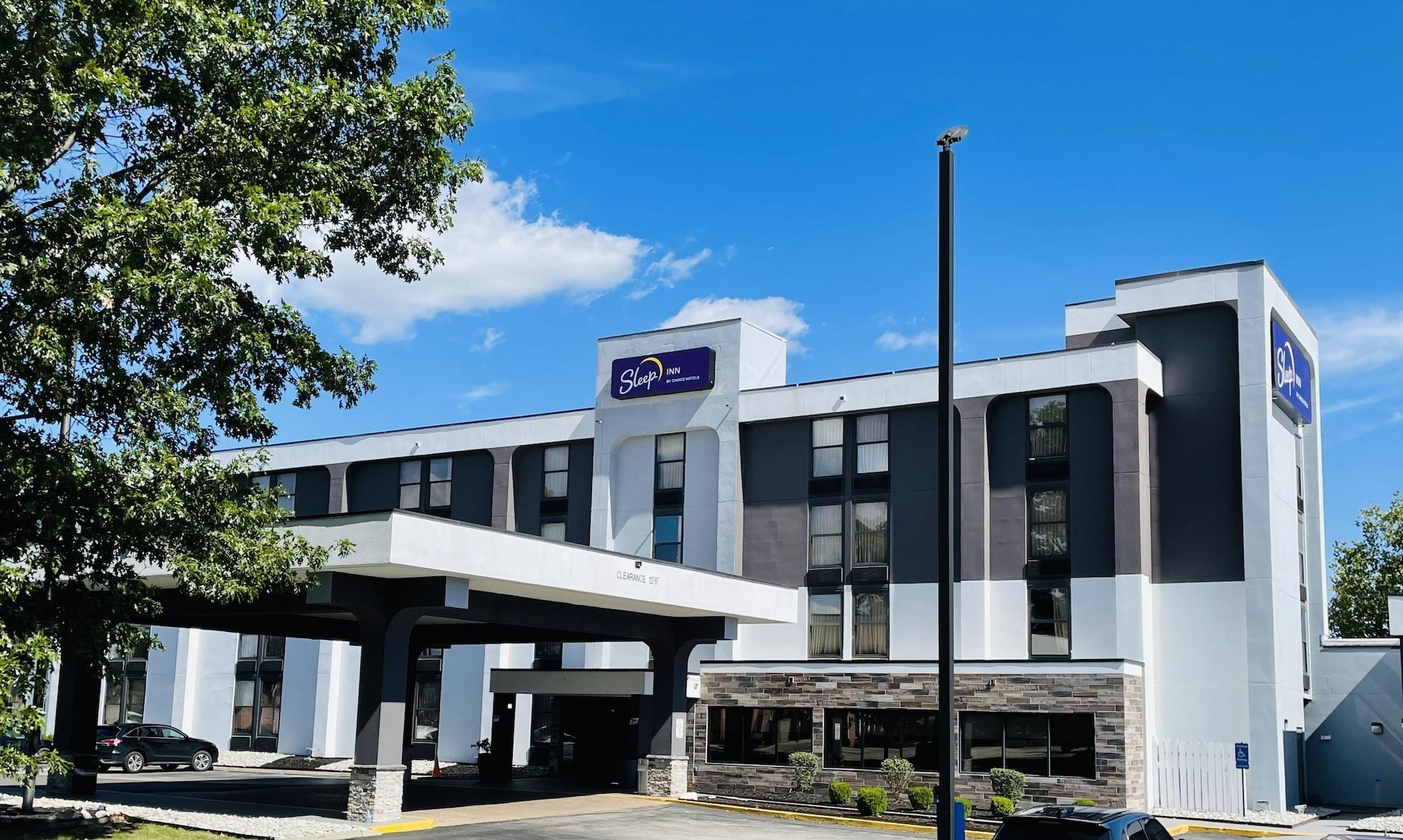 Vista Exterior Sleep Inn Indianapolis East