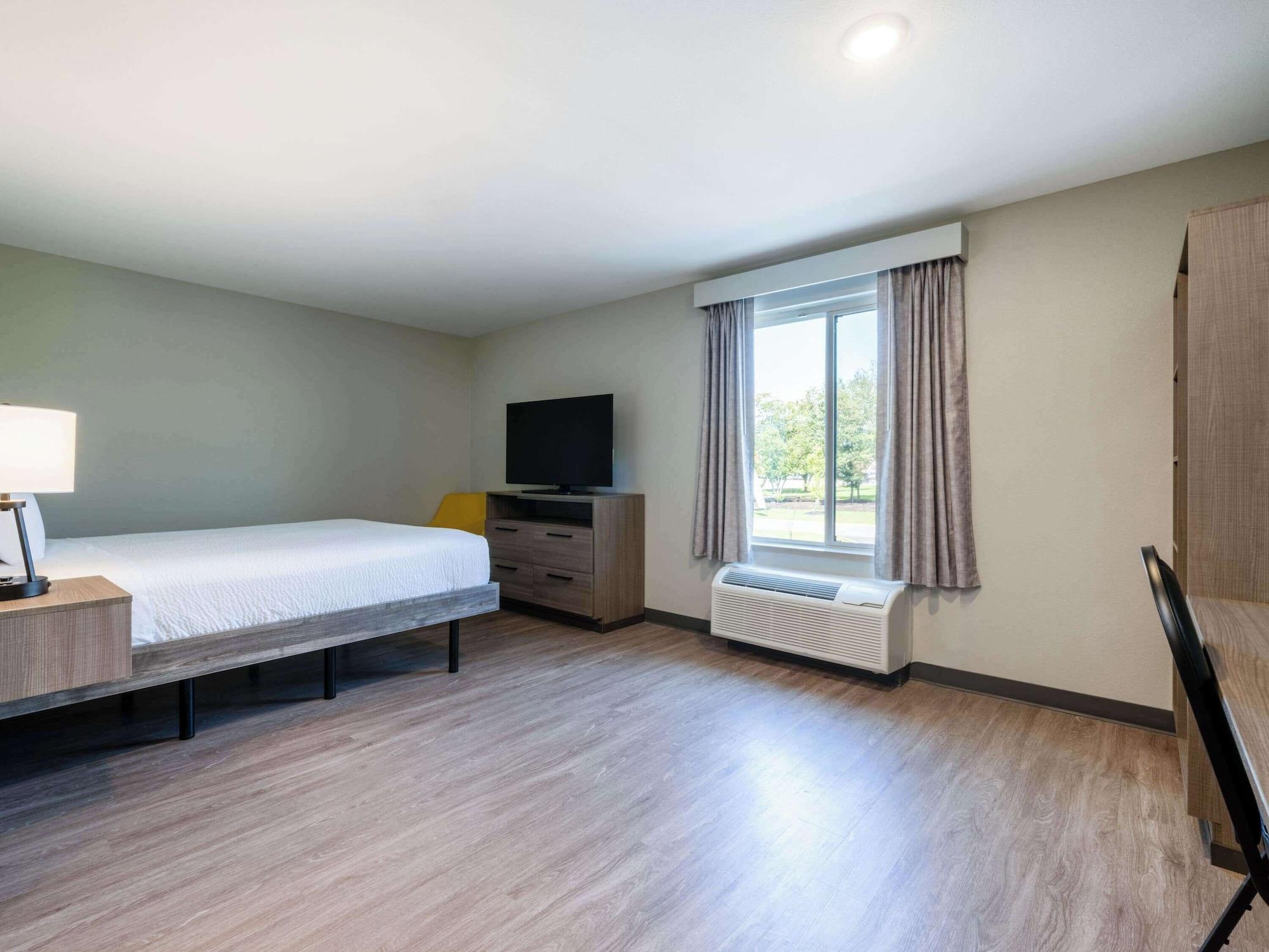 Varios ECHO Suites Extended Stay by Wyndham Indianapolis AmeriPlex
