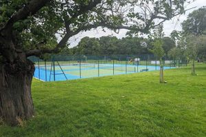 Alquiler Vacacional - ✪Spacious 3 Bed home. 9 min Walk to tube. Free Parking. Hot Tub. Pet Friendly ✪