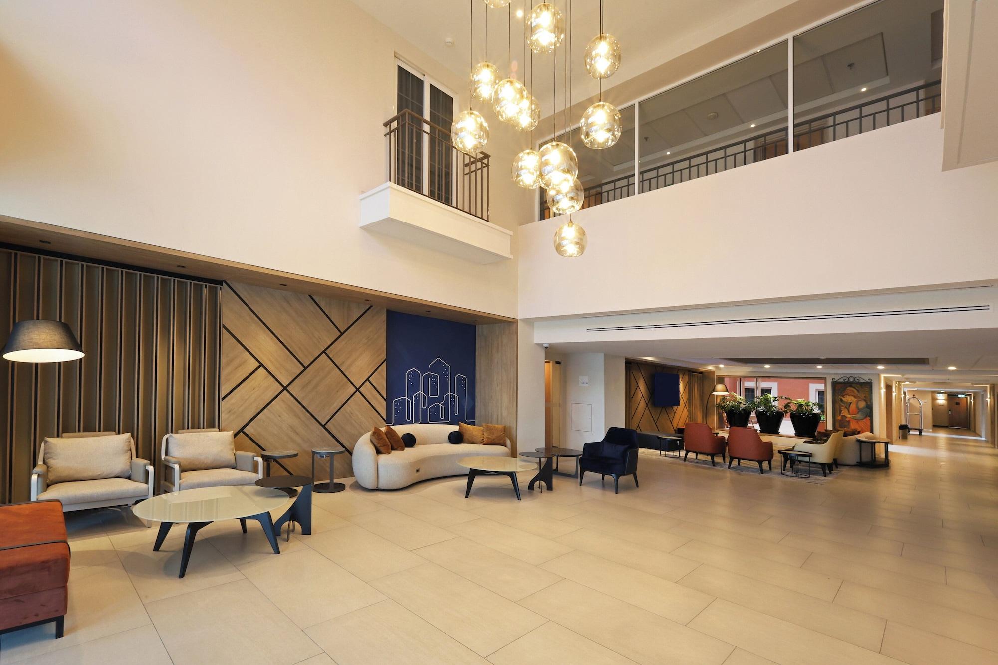 Vista Lobby Holiday Inn Express Monterrey Galerias by IHG