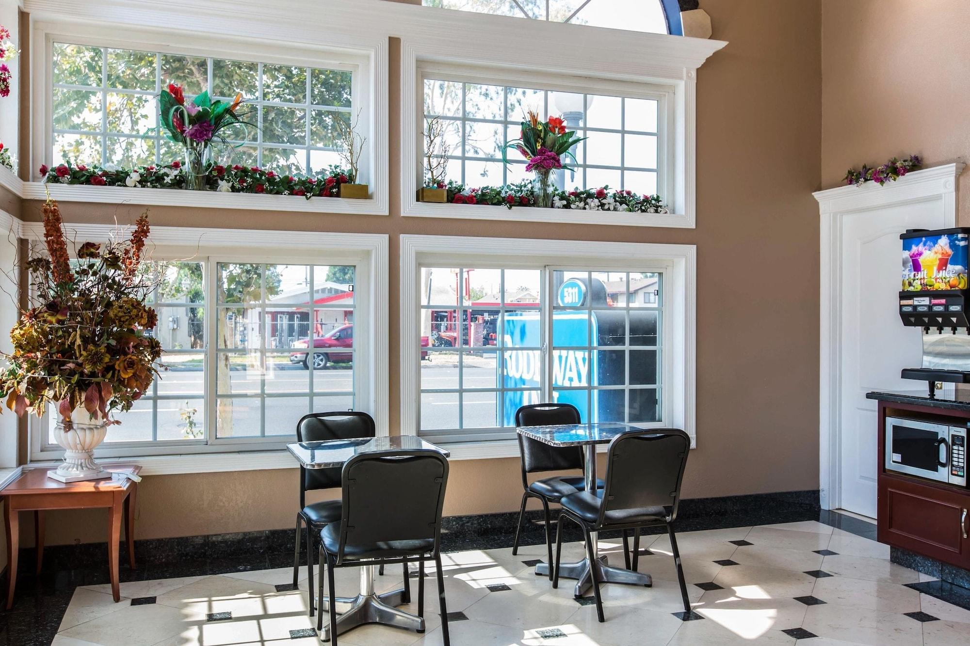 Vista Lobby Rodeway Inn Cypress - Near Cypress College