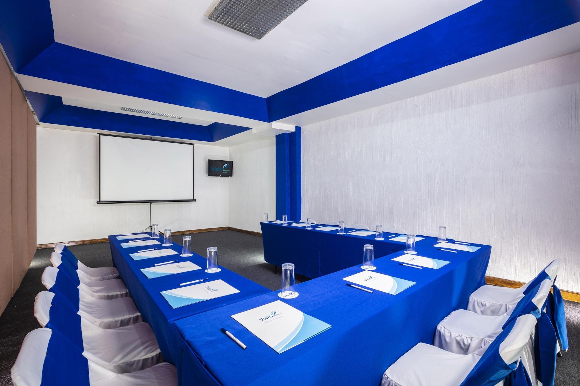 Sala de Reuniones Hotel Vista Express Morelia By Arriva Hospitality Group
