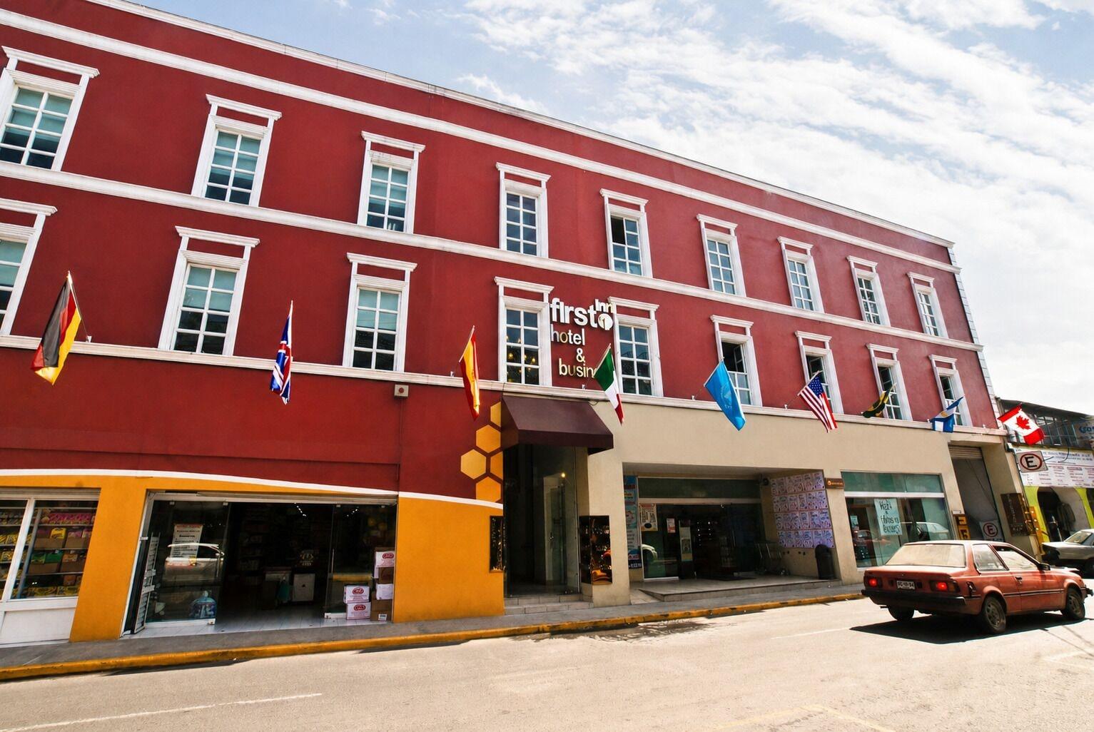 Vista Exterior First Inn Hotel & Business