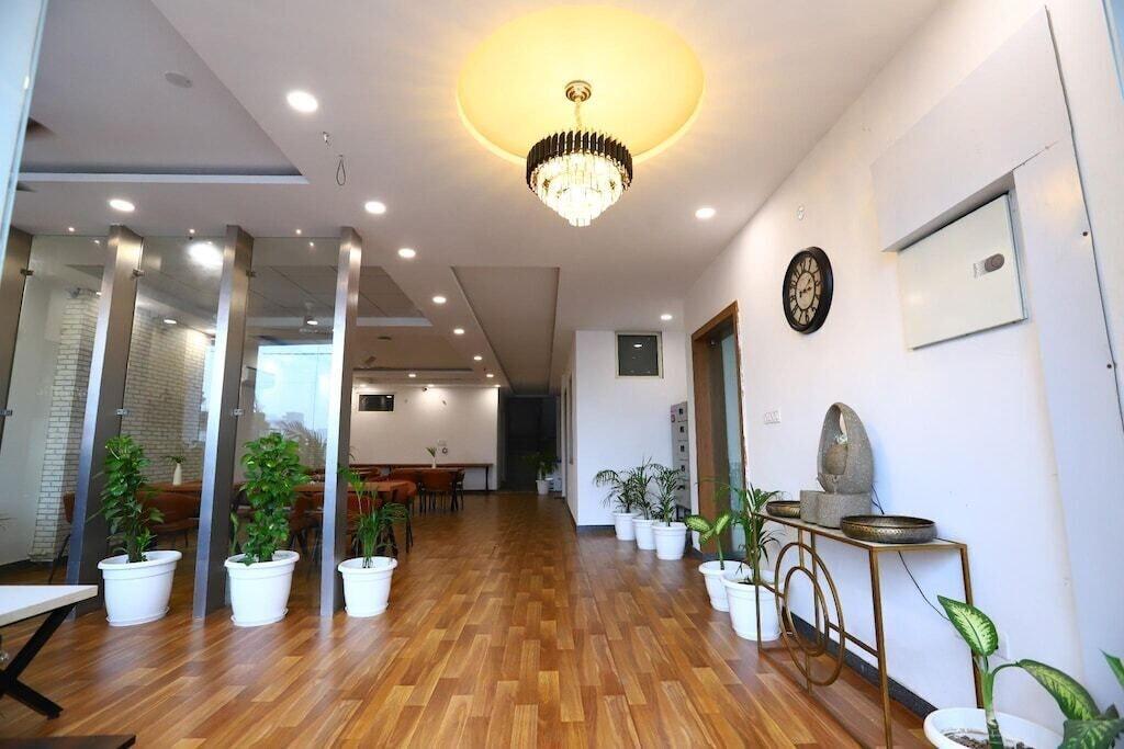 Vista Exterior Hotel The Anvi Residency Sector 132