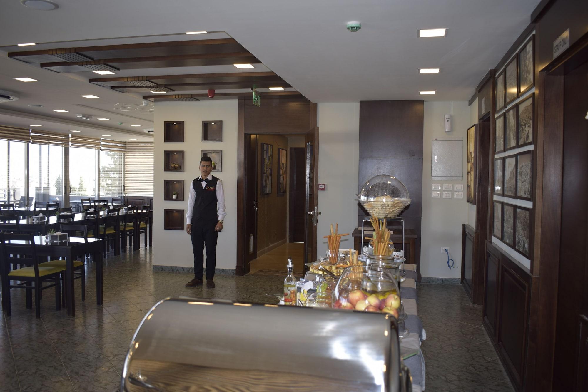 Restaurant Shams al weibdeh hotel apartment