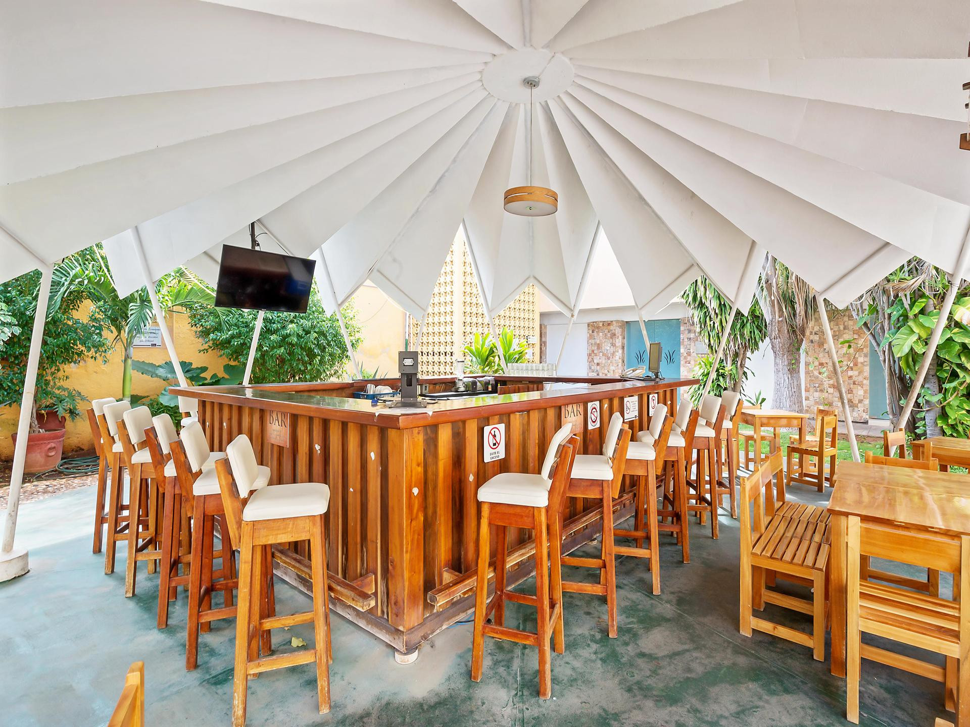 Bar/Salón Hotel María del Carmen