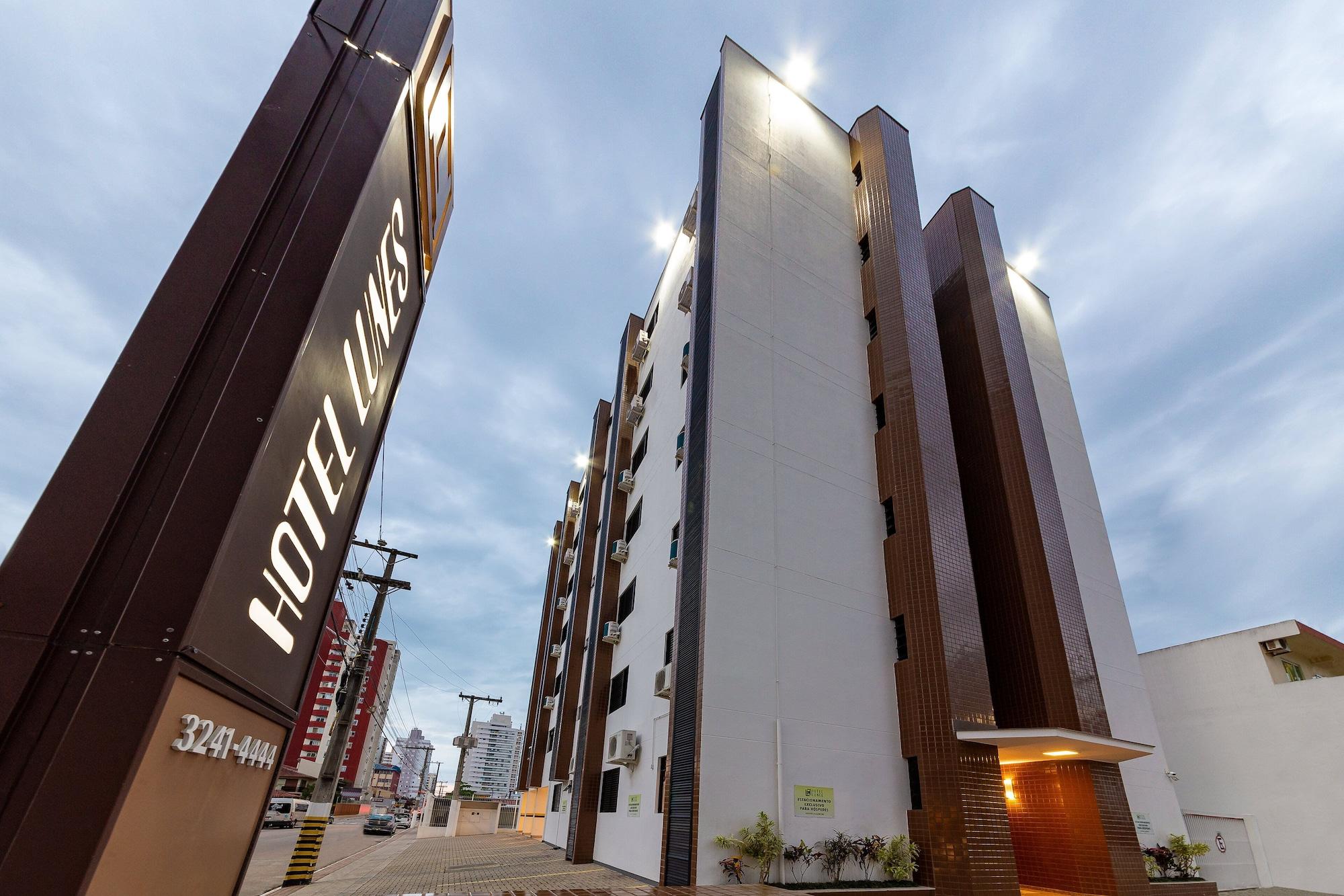 Vista Exterior Hotel Lunes