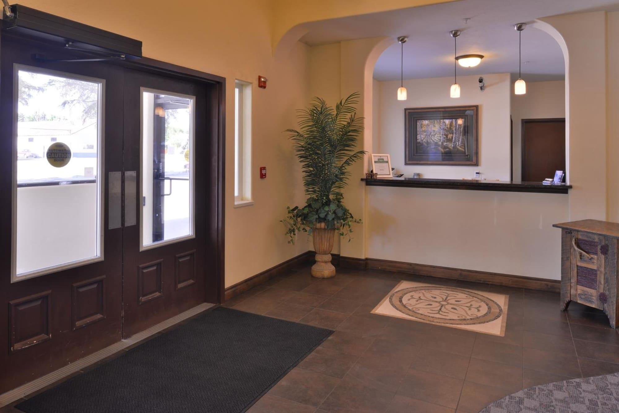 Vista Lobby Blue Spruce Inn