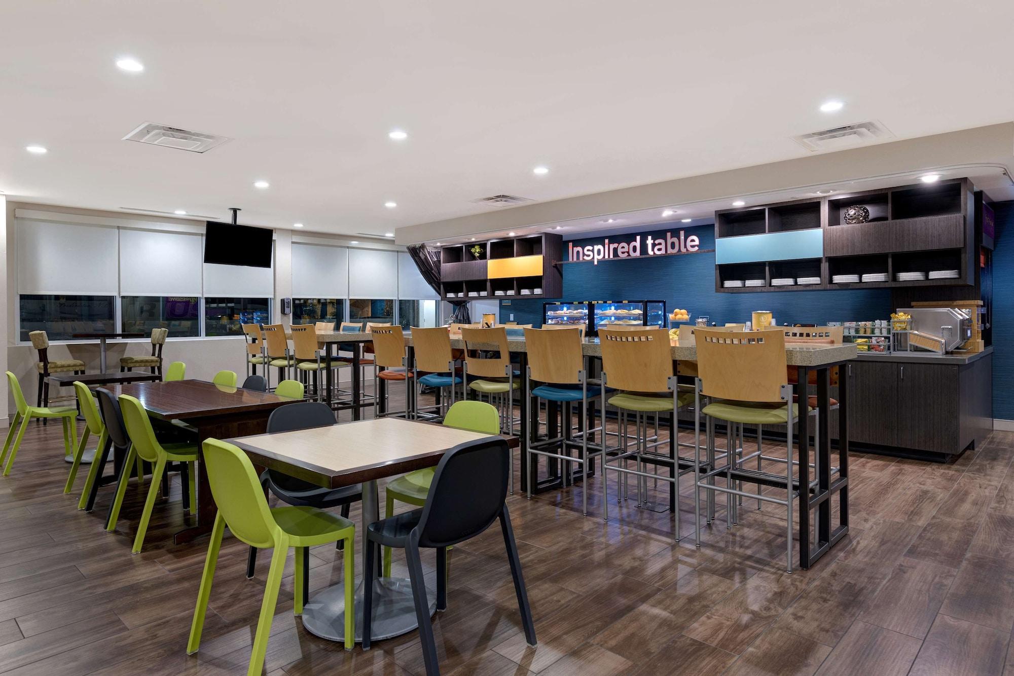 Restaurant Home2 Suites by Hilton Orlando/International Drive South