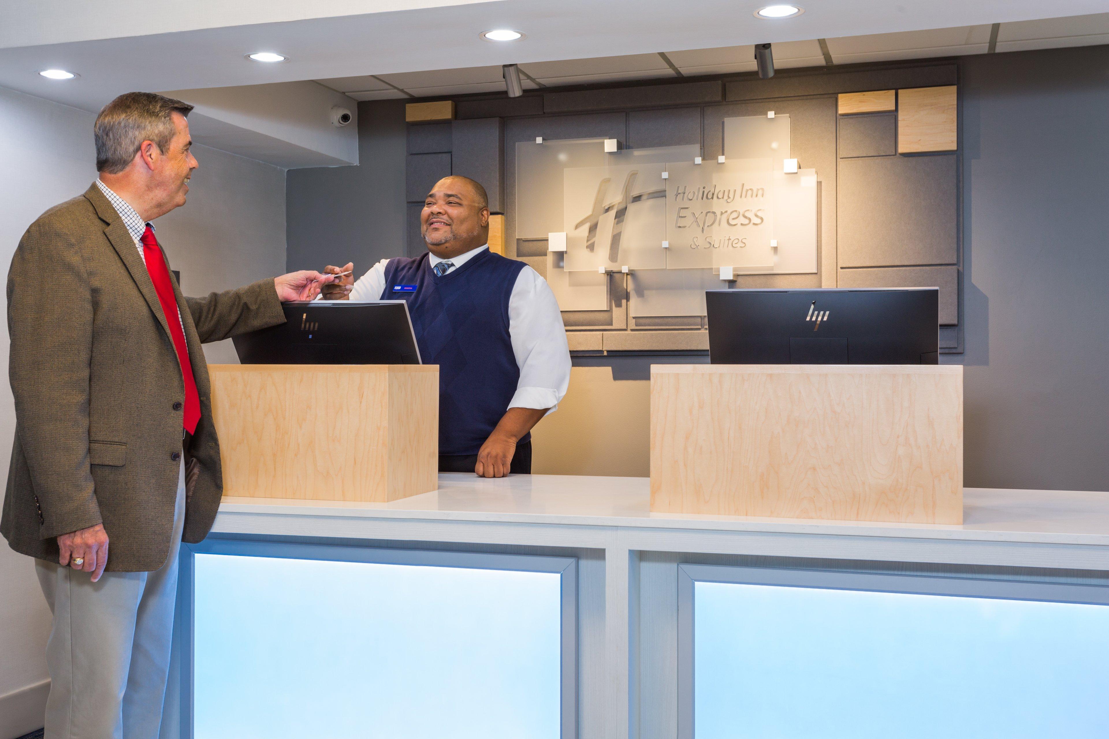 Vista Exterior Holiday Inn Express Hotel & Suites Wilmington-University Ctr by IHG