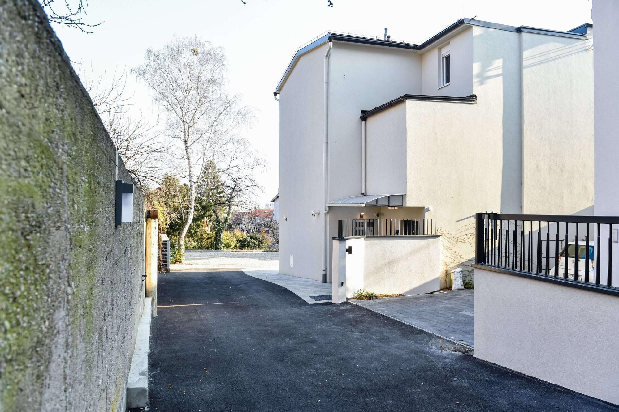 Vista Exterior Rooms At Zajceva 34
