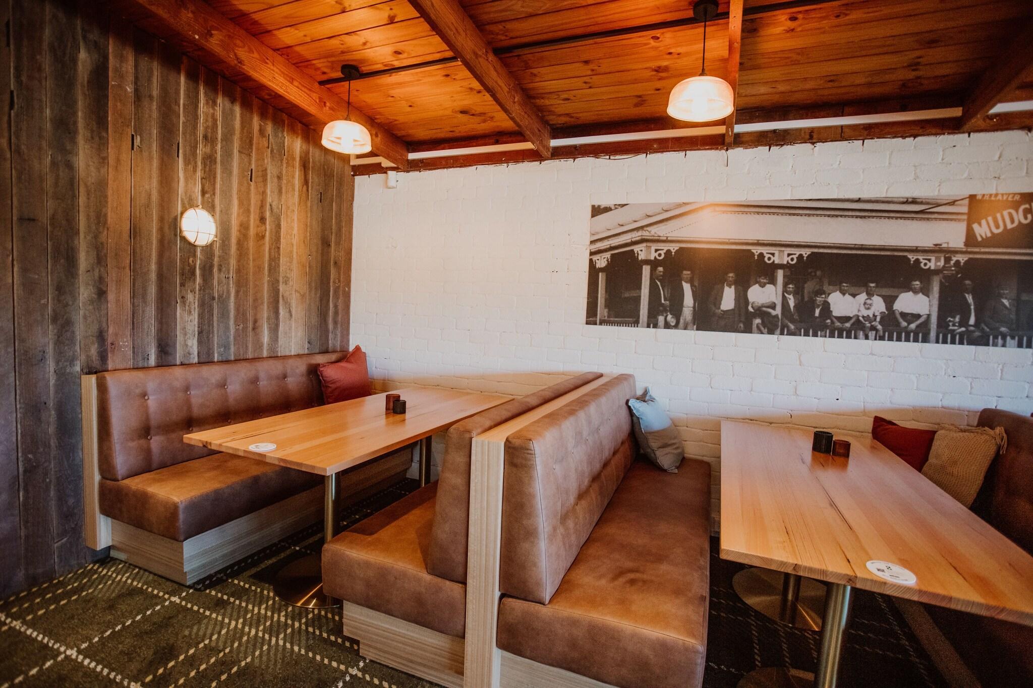 Vista Lobby Wallaby Hotel