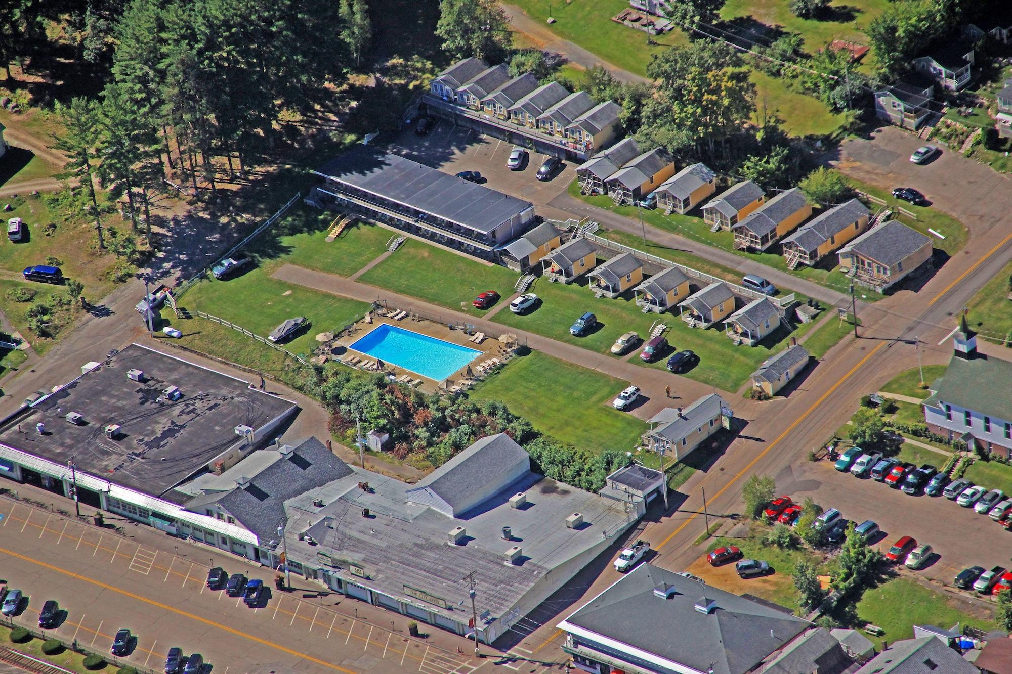 Vista Exterior Half Moon Motel & Cottages