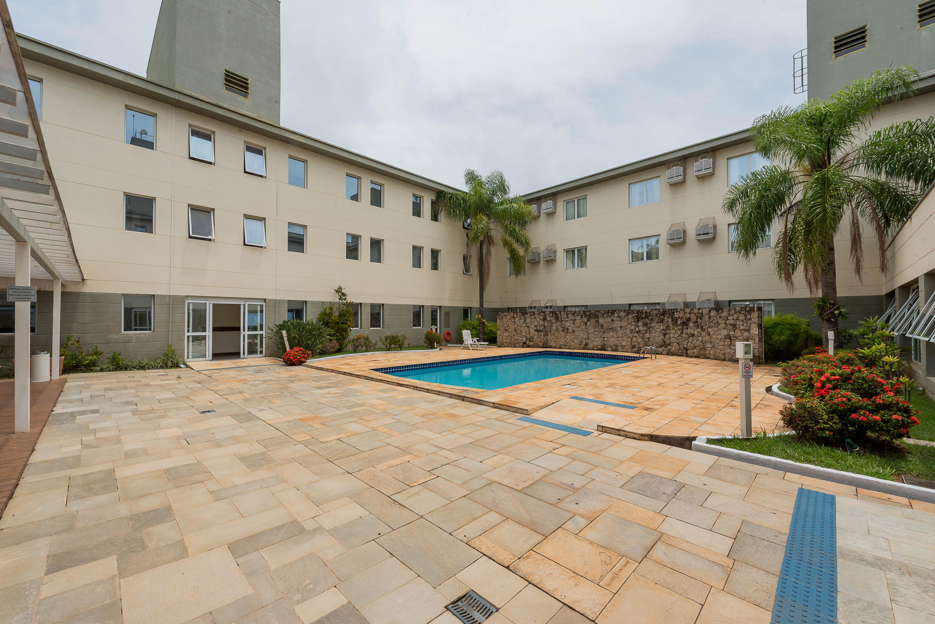 Vista Piscina Ibis Styles Campinas Aphaville