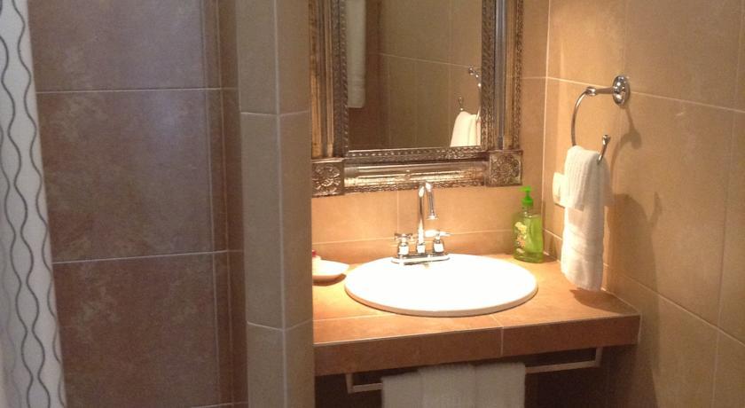 Baño The Villa Tievoli Bed & Breakfast