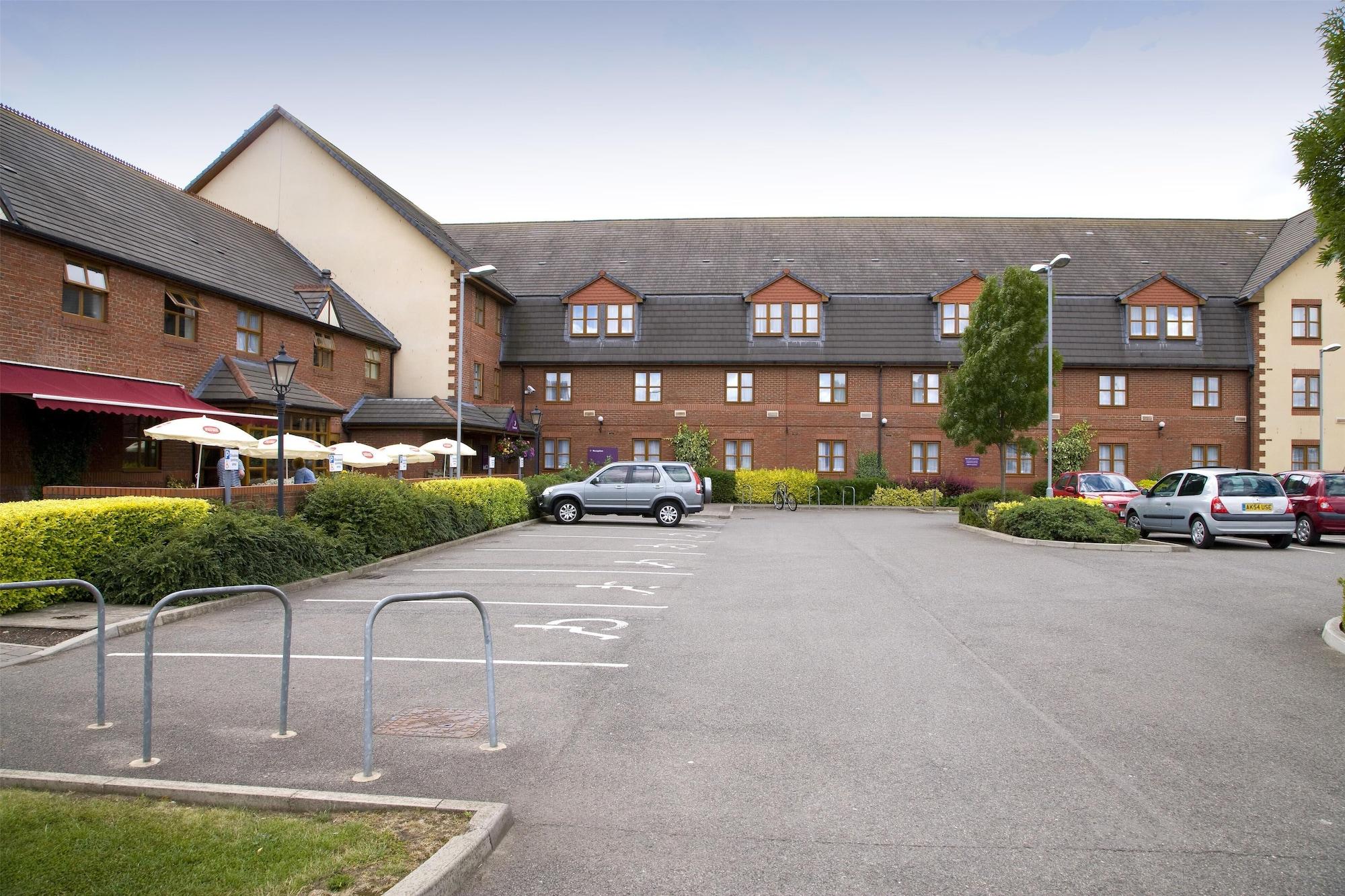 Vista Exterior Premier Inn Peterborough - Hampton
