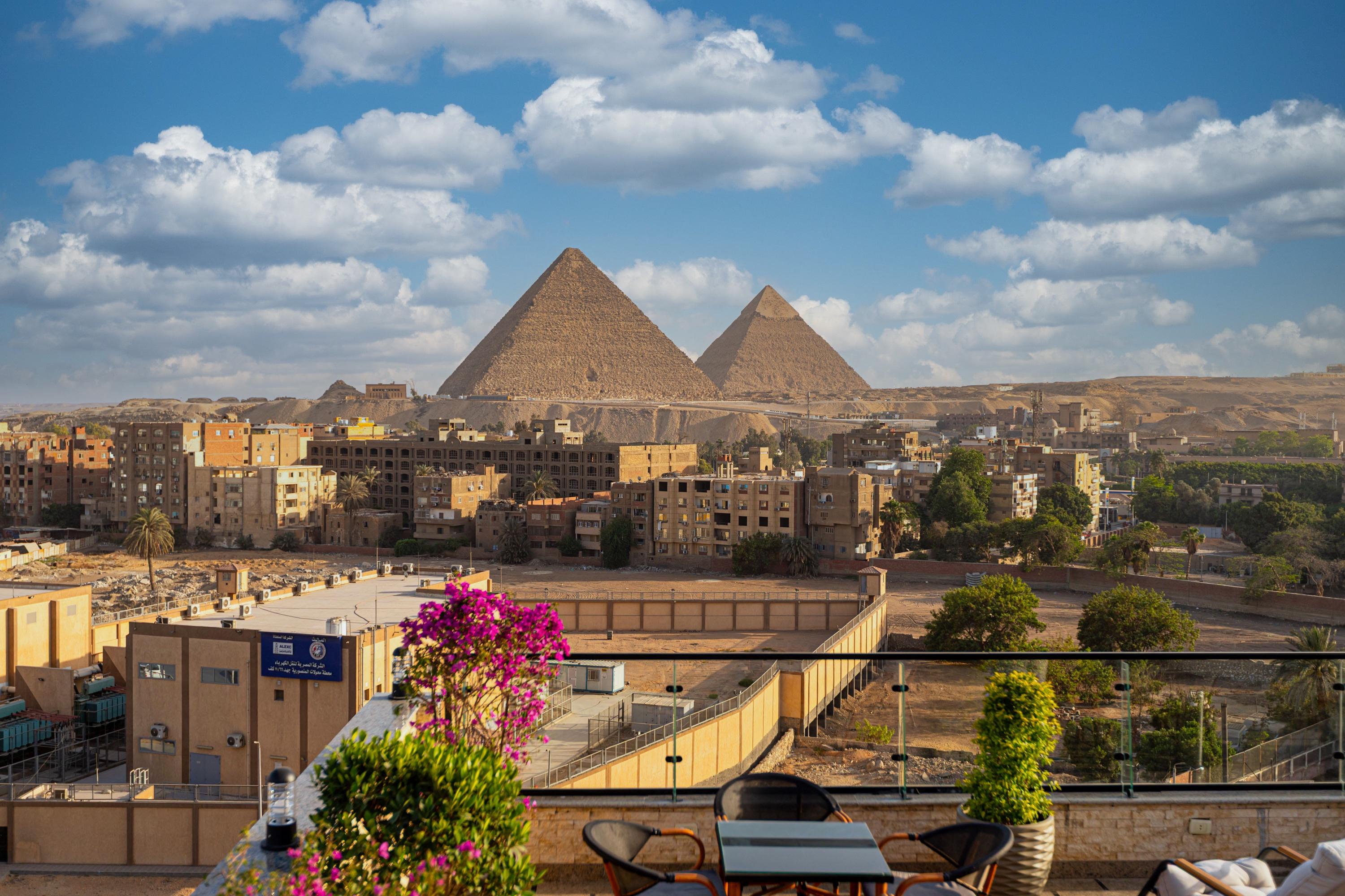 Vista da fachada Pyramids Yard Hotel 