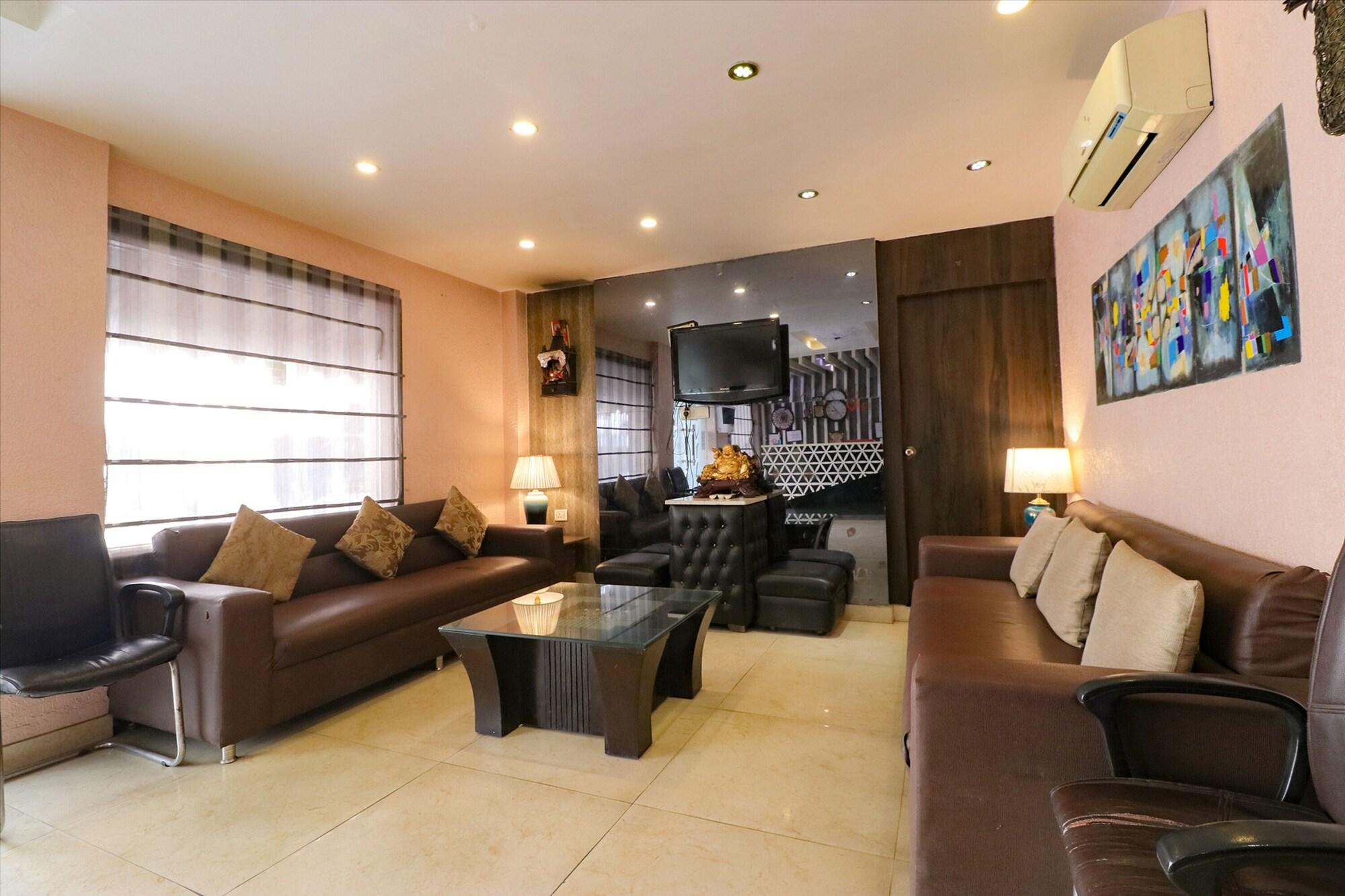 Vista Lobby FabHotel Yug Villa