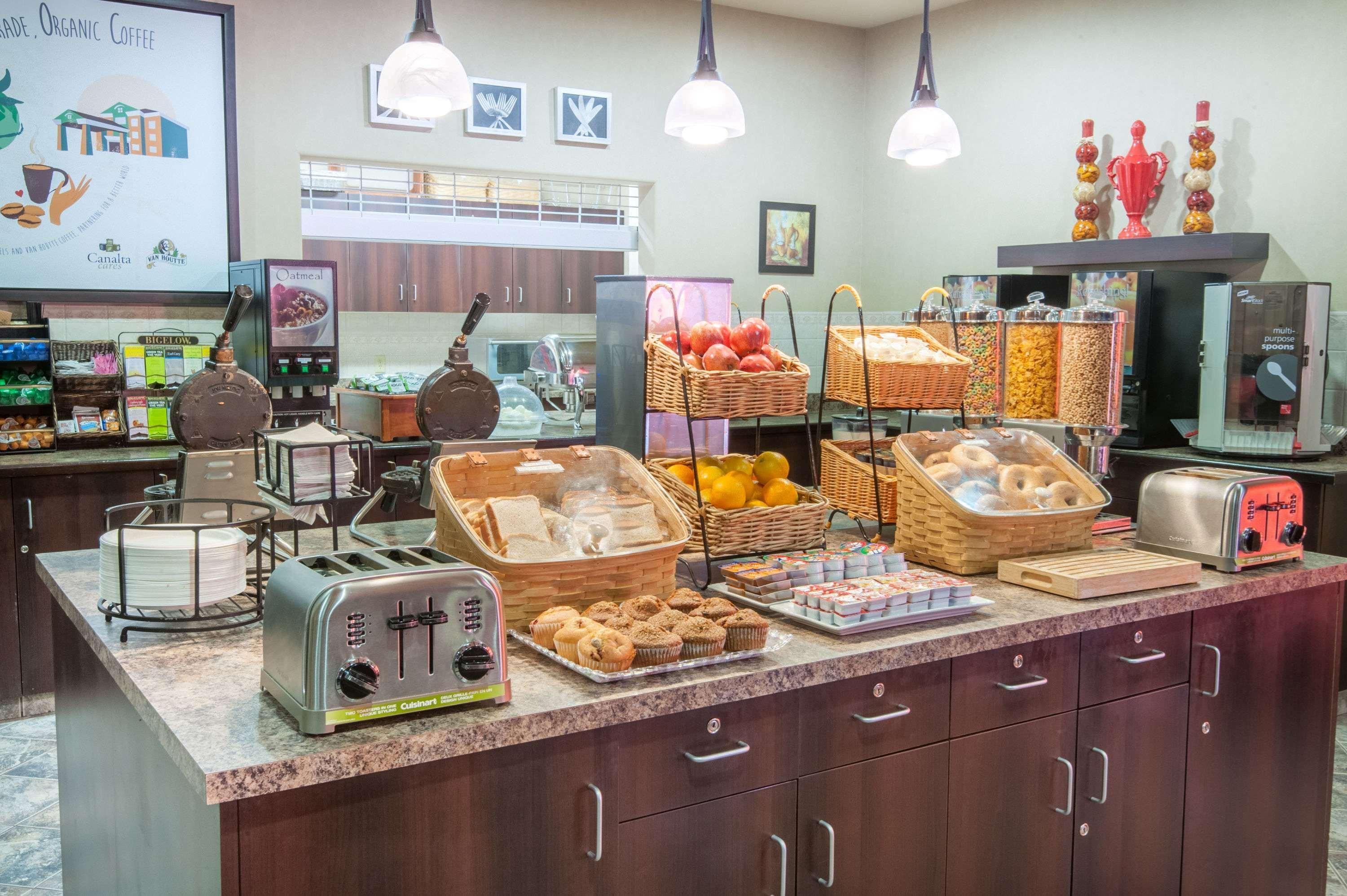 Restaurant Ramada by Wyndham Drumheller Hotel & Suites