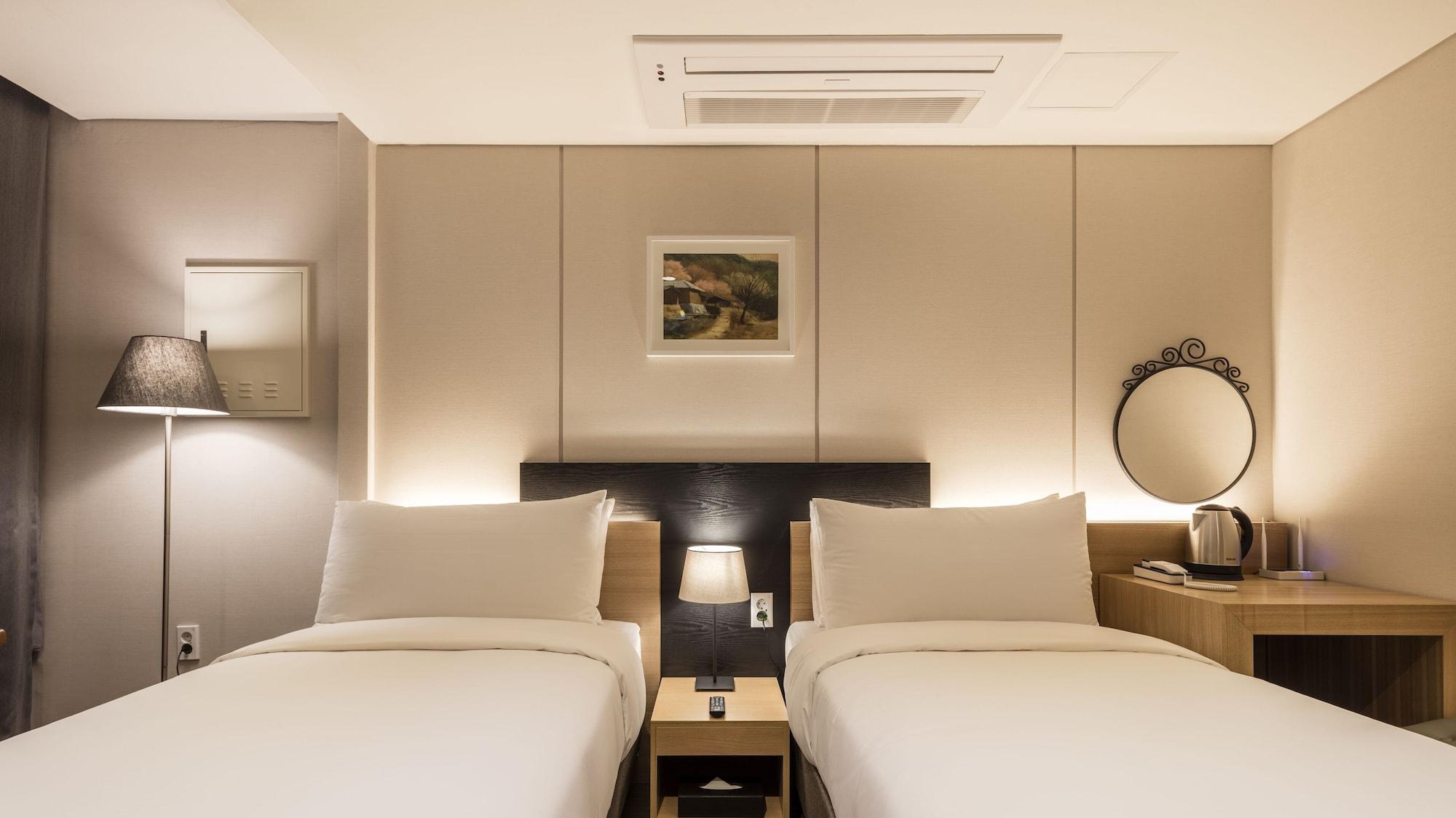 Equipamiento de Habitación The First Stay Hotel