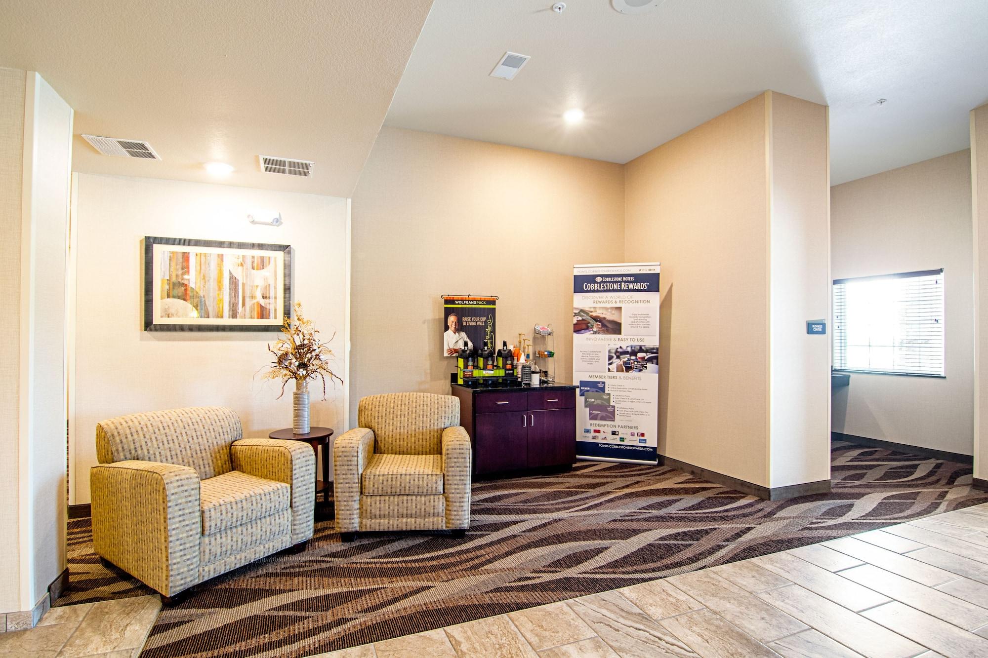 Vista Lobby Cobblestone Hotel & Suites - Paxton