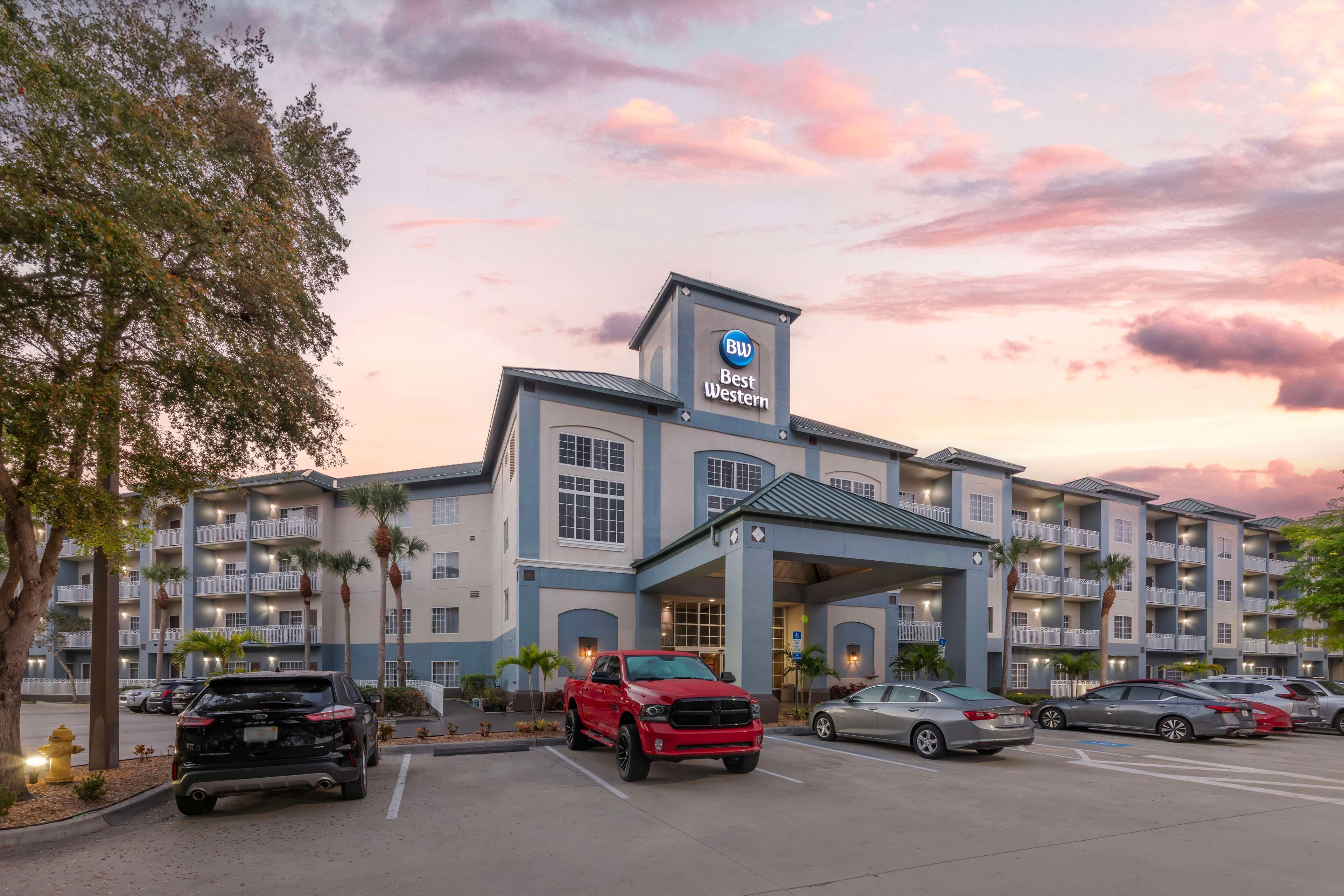 Vista Exterior Best Western Naples Plaza Hotel