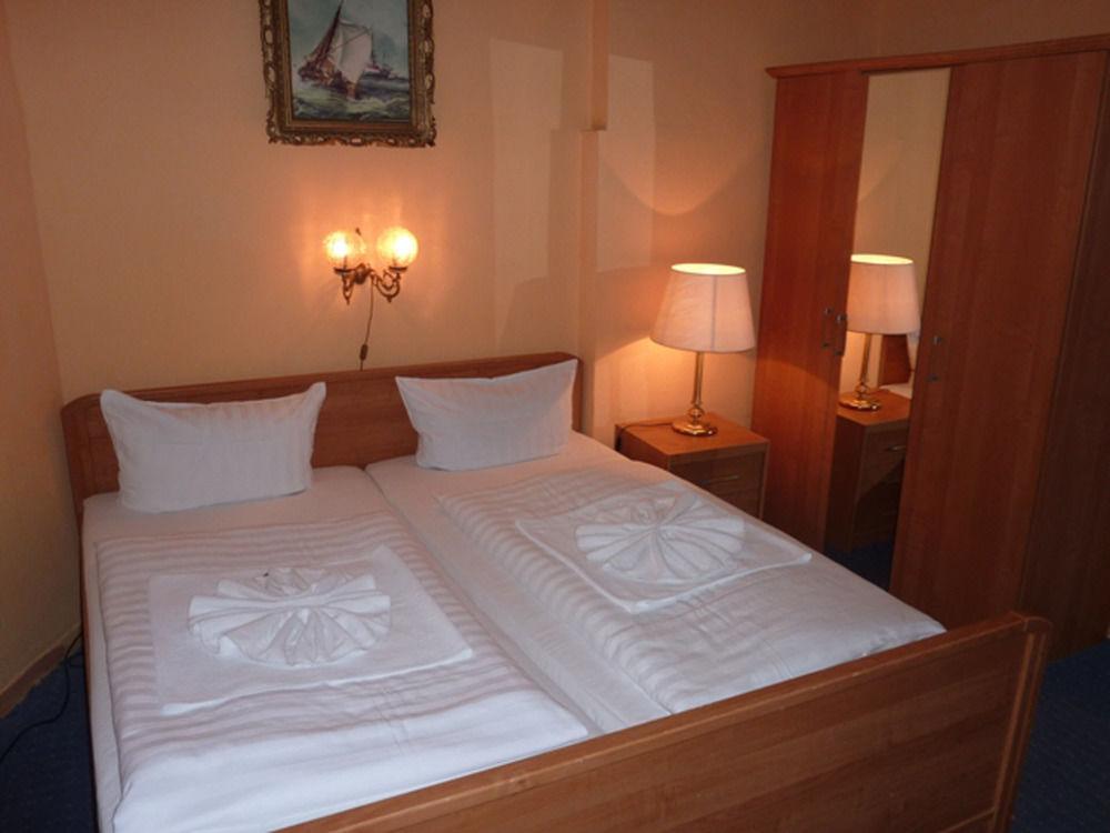Varios Hotel Pension Spree