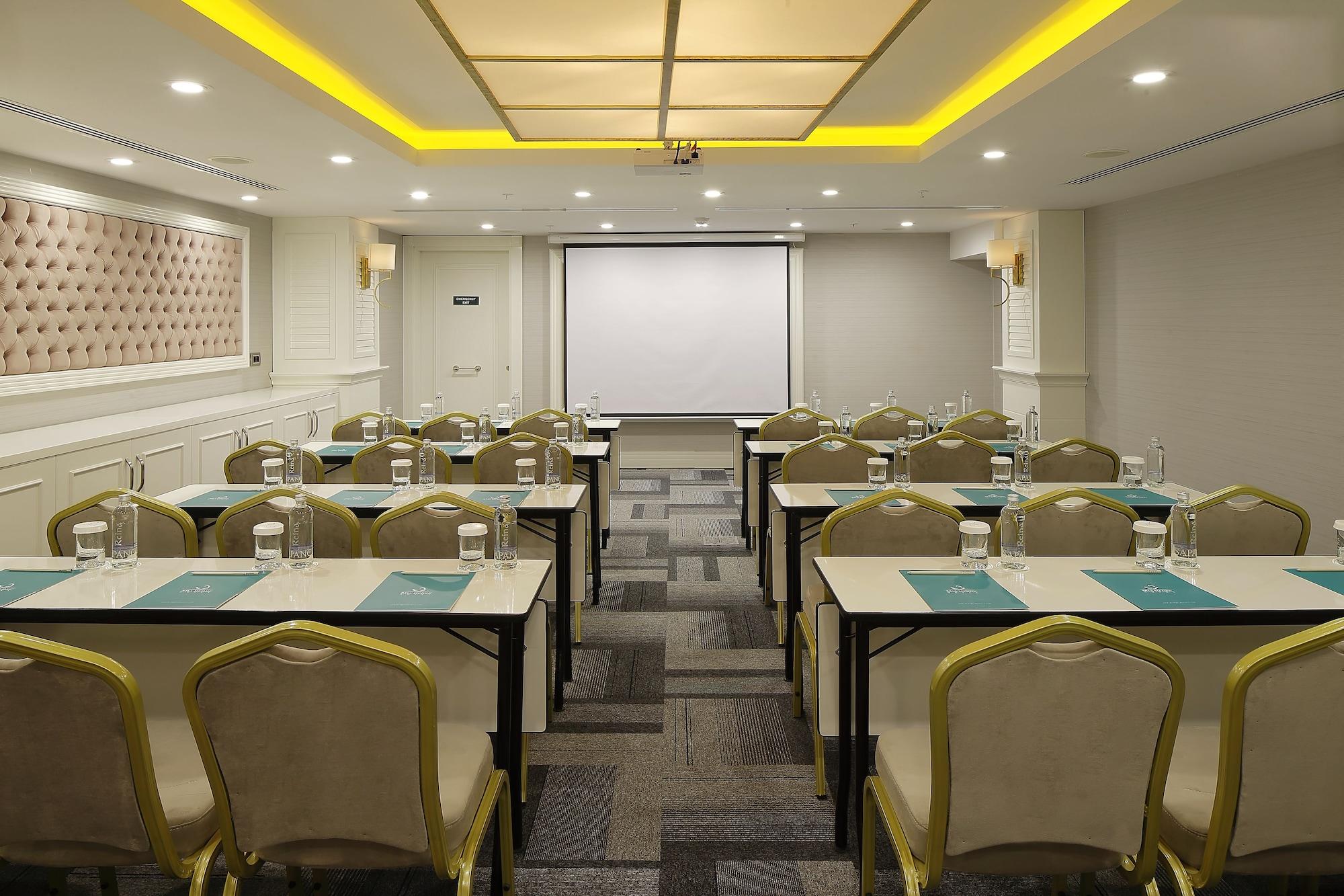 Sala de Reuniones Mia Berre Hotels