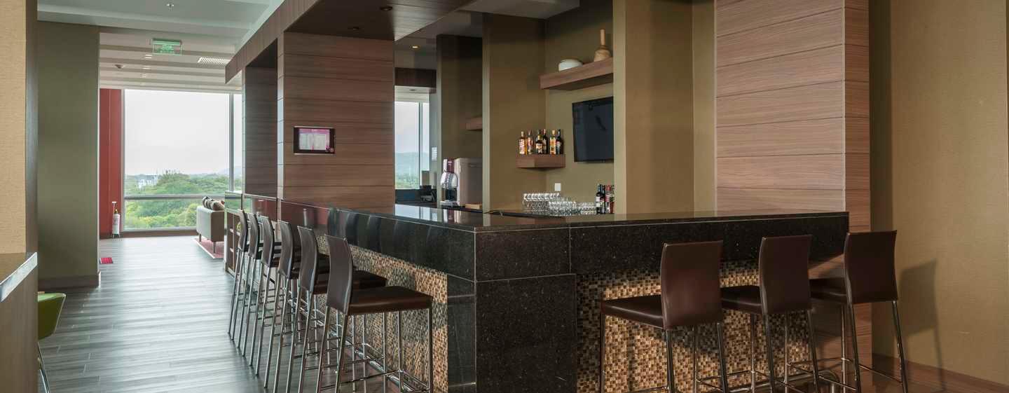 Bar/Salón Hampton by HIlton Valledupar