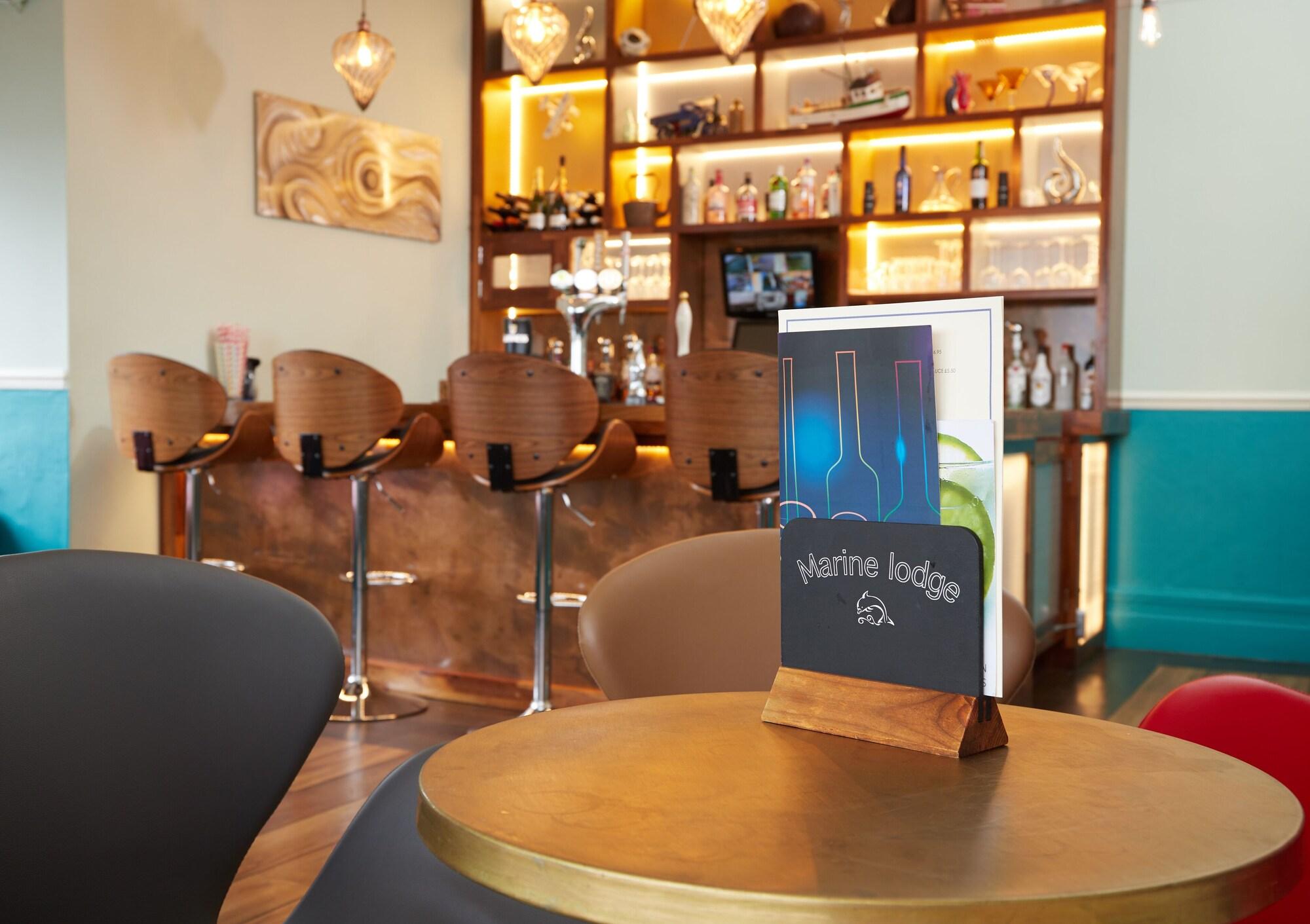 Bar/Salón Marine Lodge
