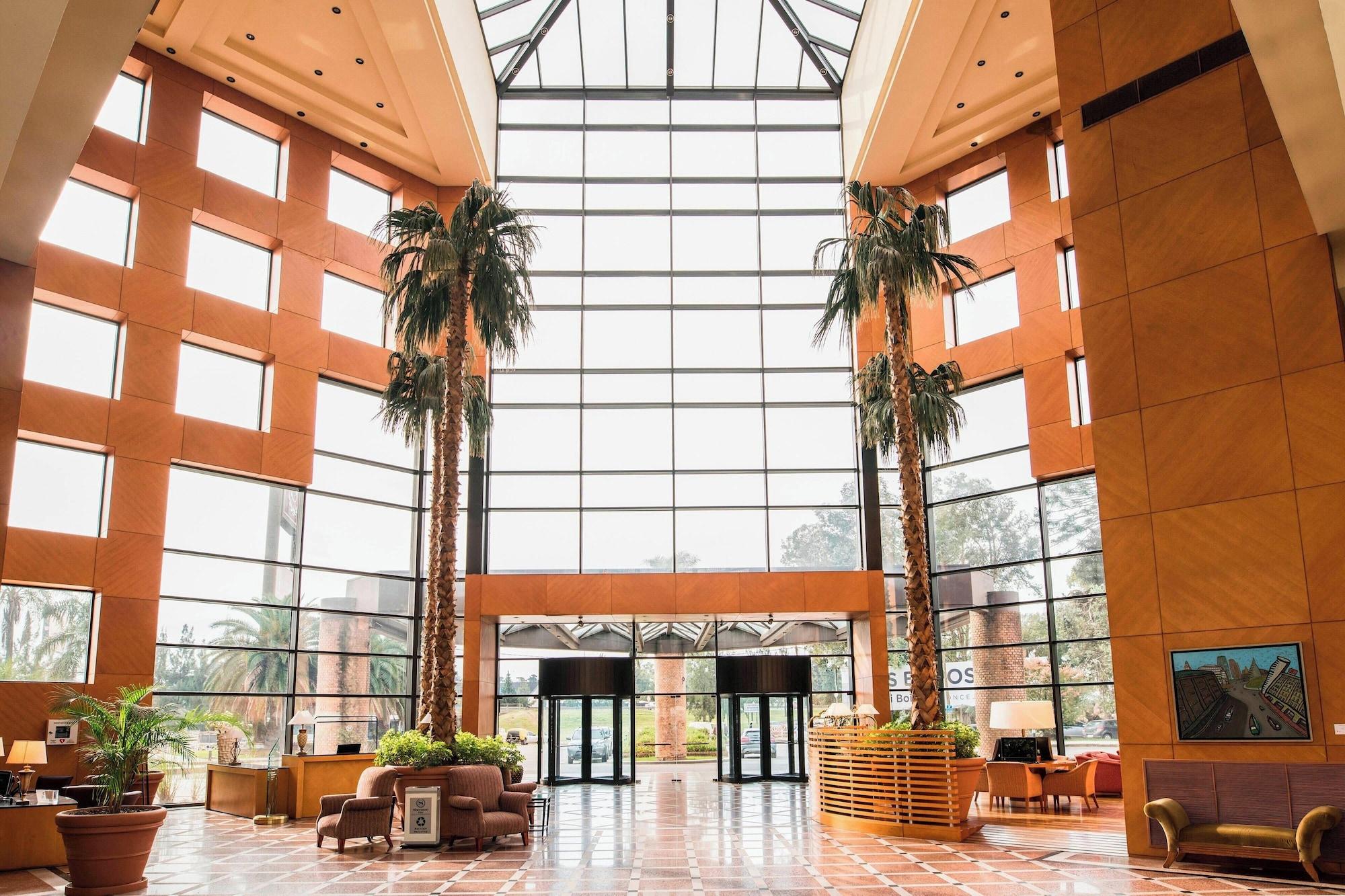 Vista Lobby Sheraton Pilar Hotel and Convention Center