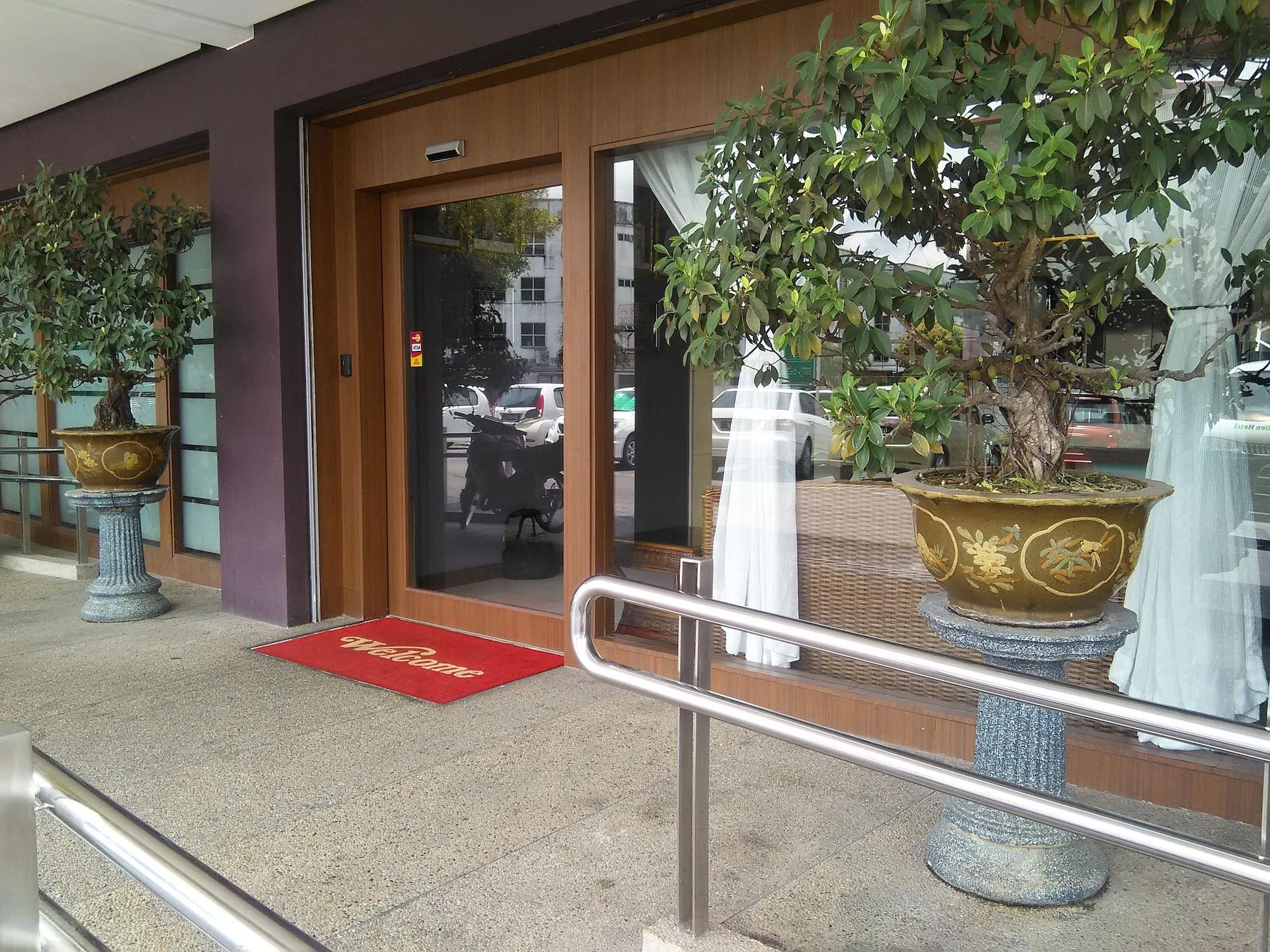 Vista Exterior Grand Medallion Hotel