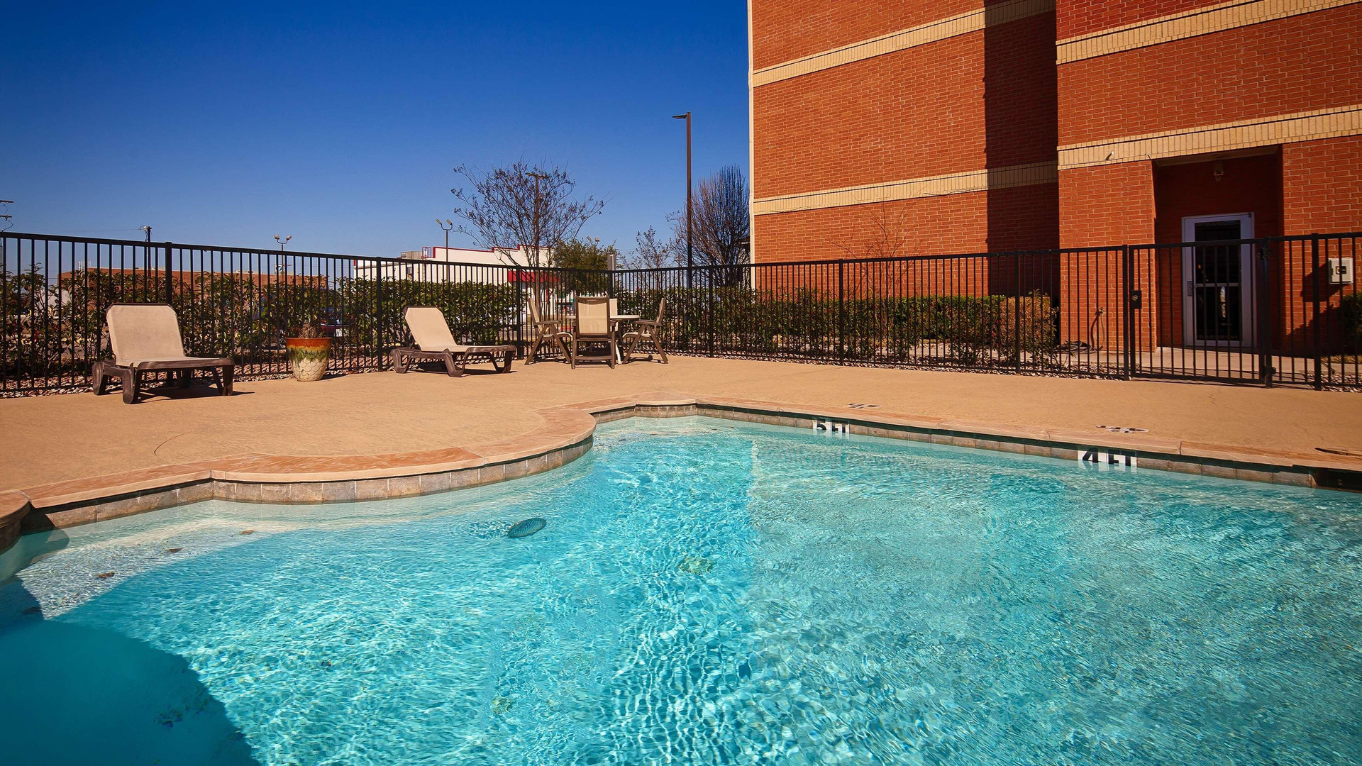 Vista Piscina Best Western Lockhart Hotel & Suites