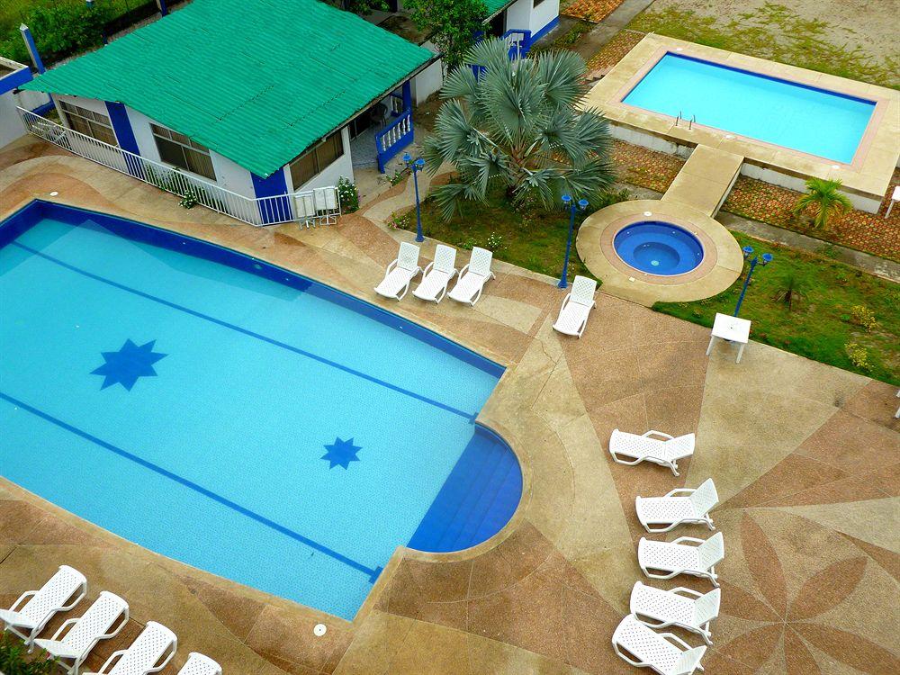 Vista da piscina Hotel Costa Paraíso