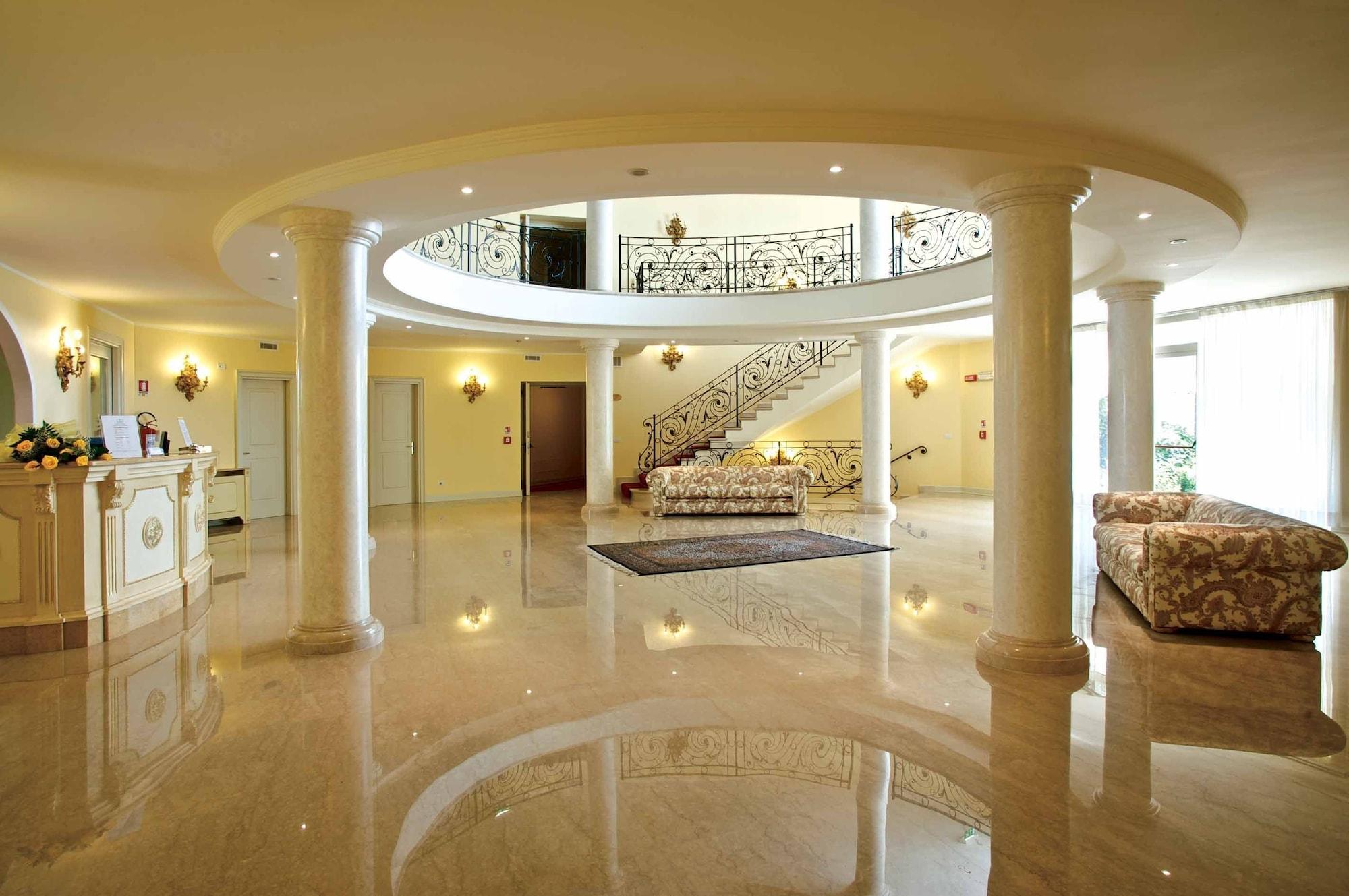 Vista Lobby Hotel Motel Gold
