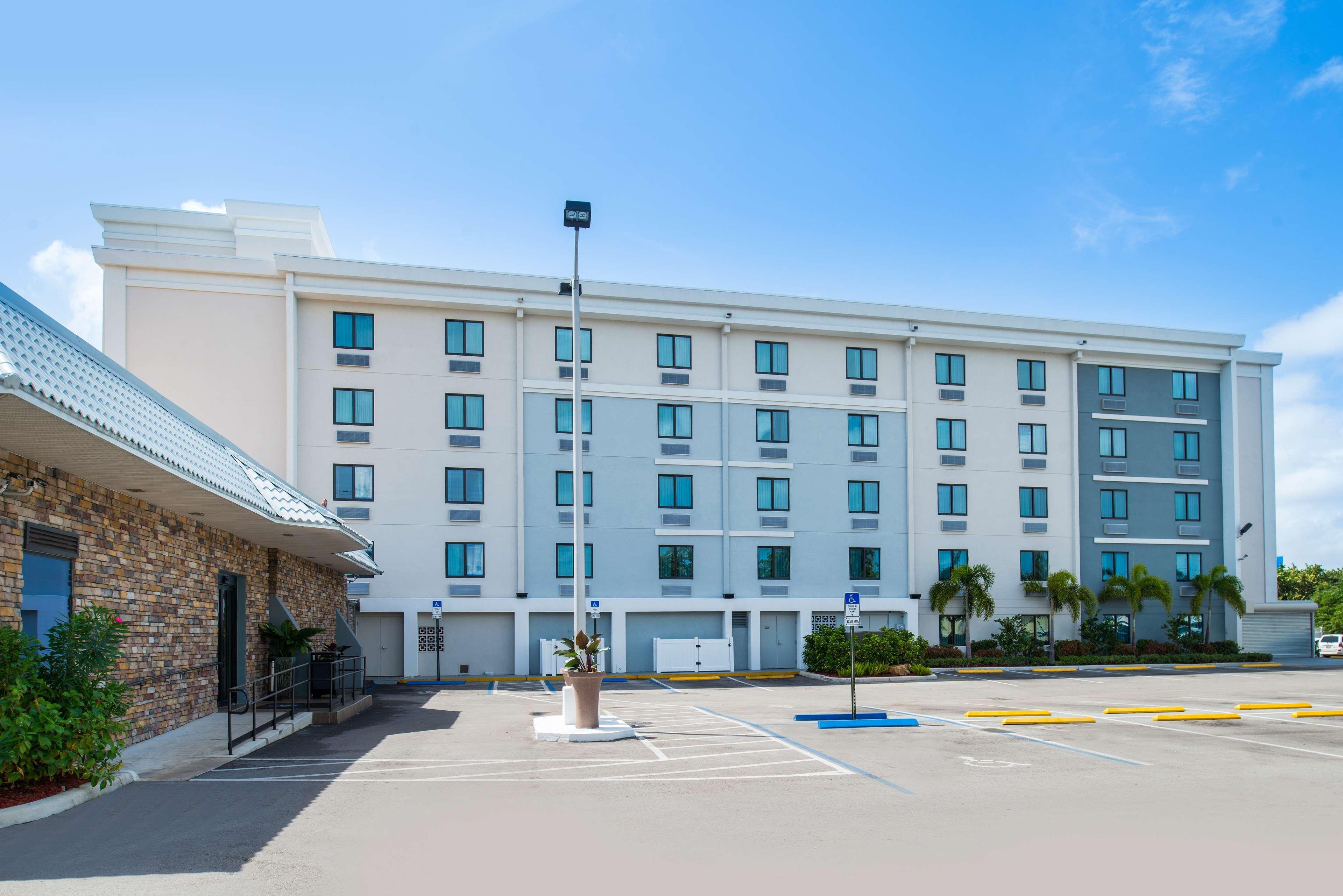 Vista Exterior Best Western Plus Hollywood/Aventura