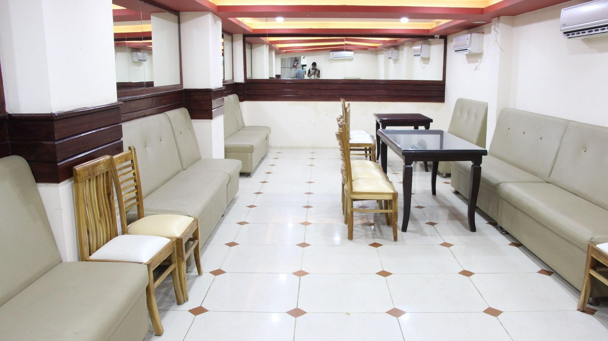 Vista Lobby OYO 3971 Hotel Tip Top