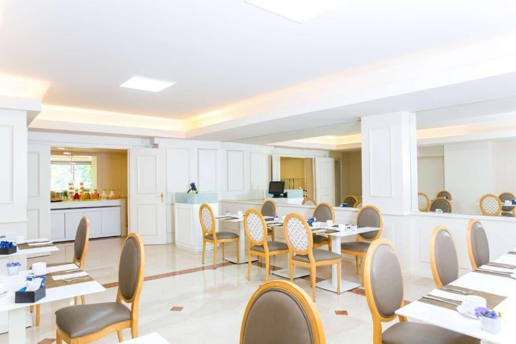 Sala de Reuniones Geneva by Fassbind