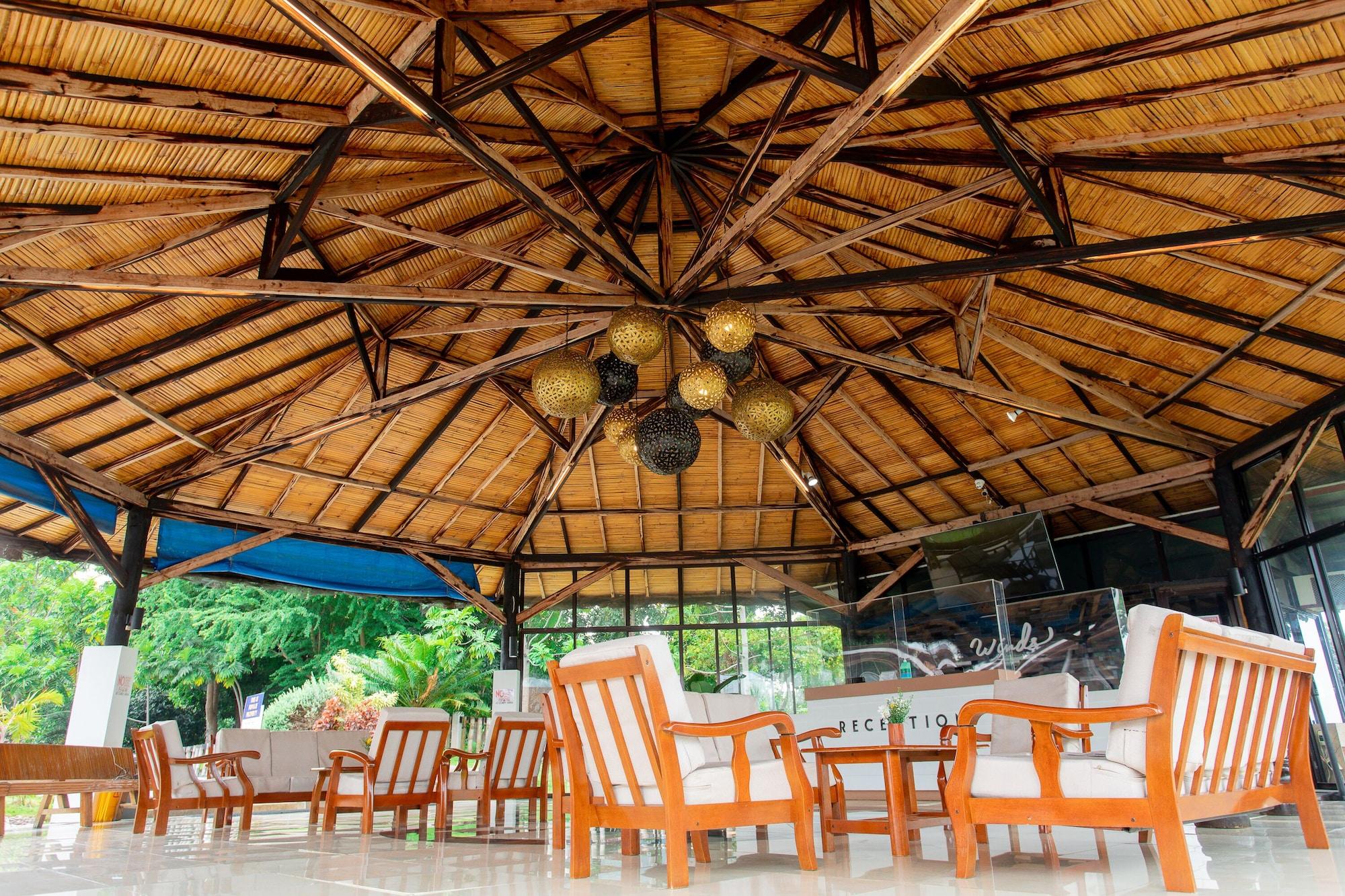 Vista Exterior Ultra Winds Mountain Resort