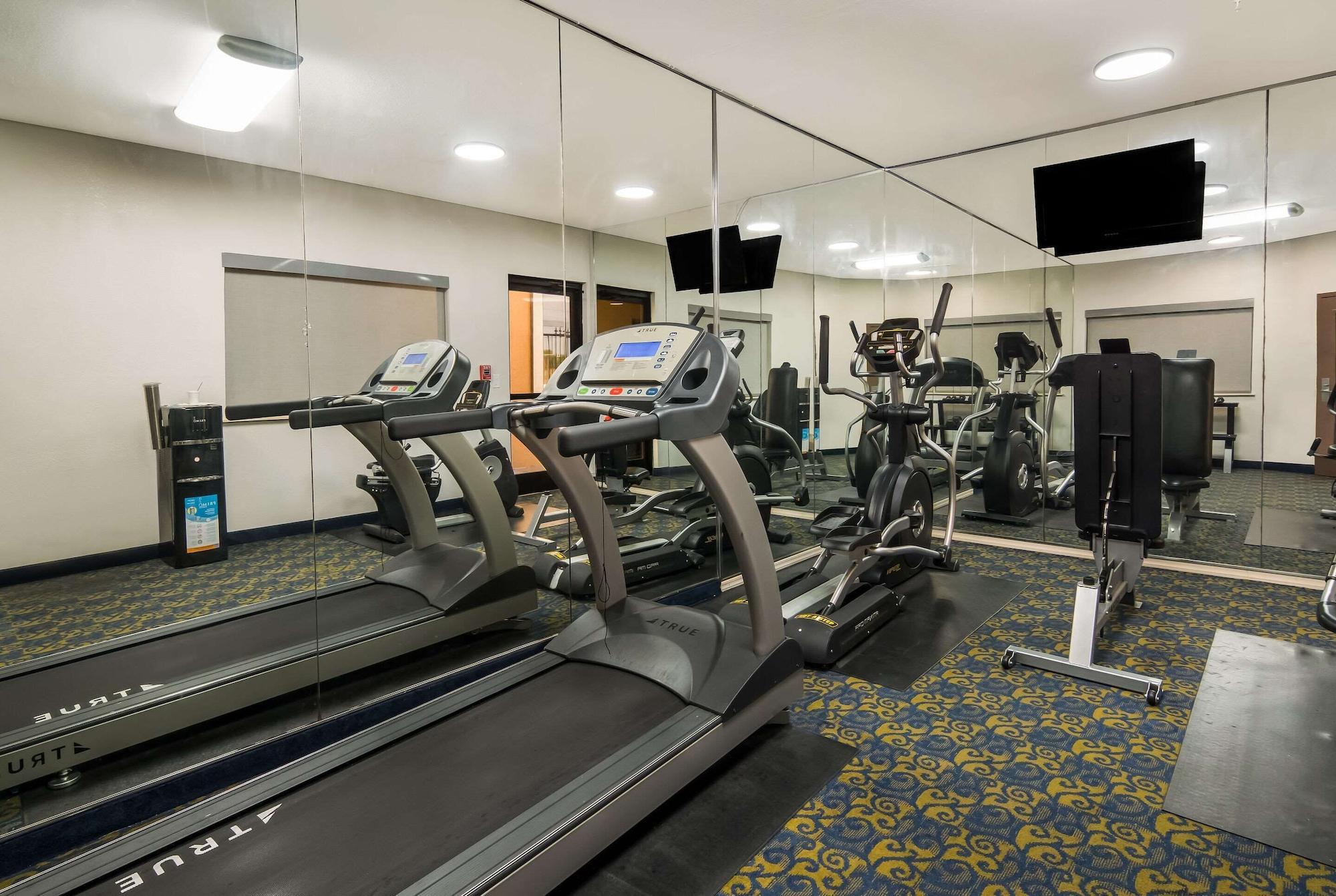 Gimnasio Quality Inn & Suites