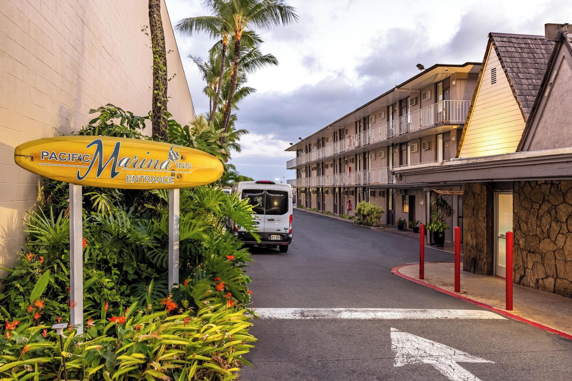 Varios Pacific Marina Inn Airport Hotel