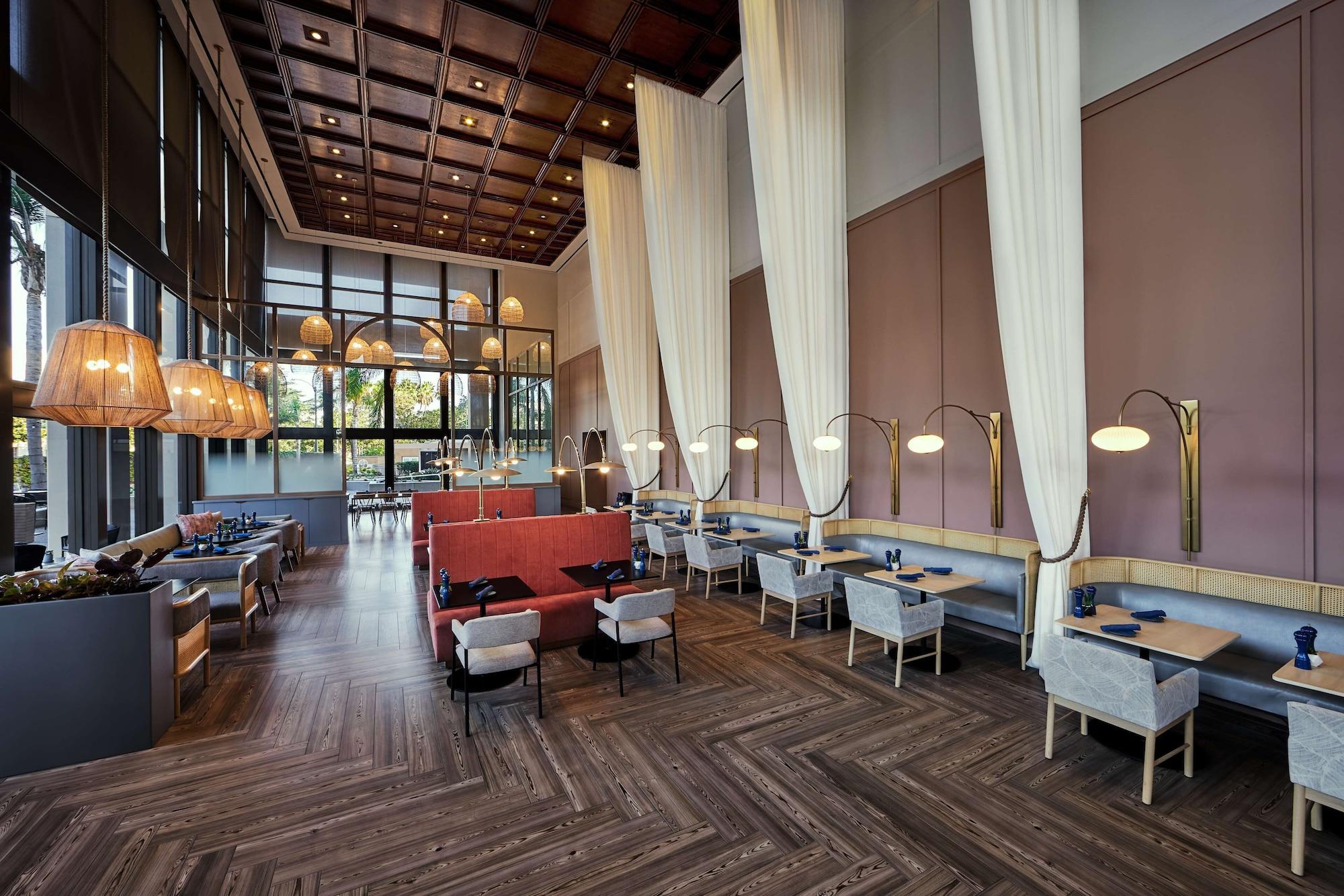 Restaurant Hotel Fera Anaheim, a DoubleTree by Hilton