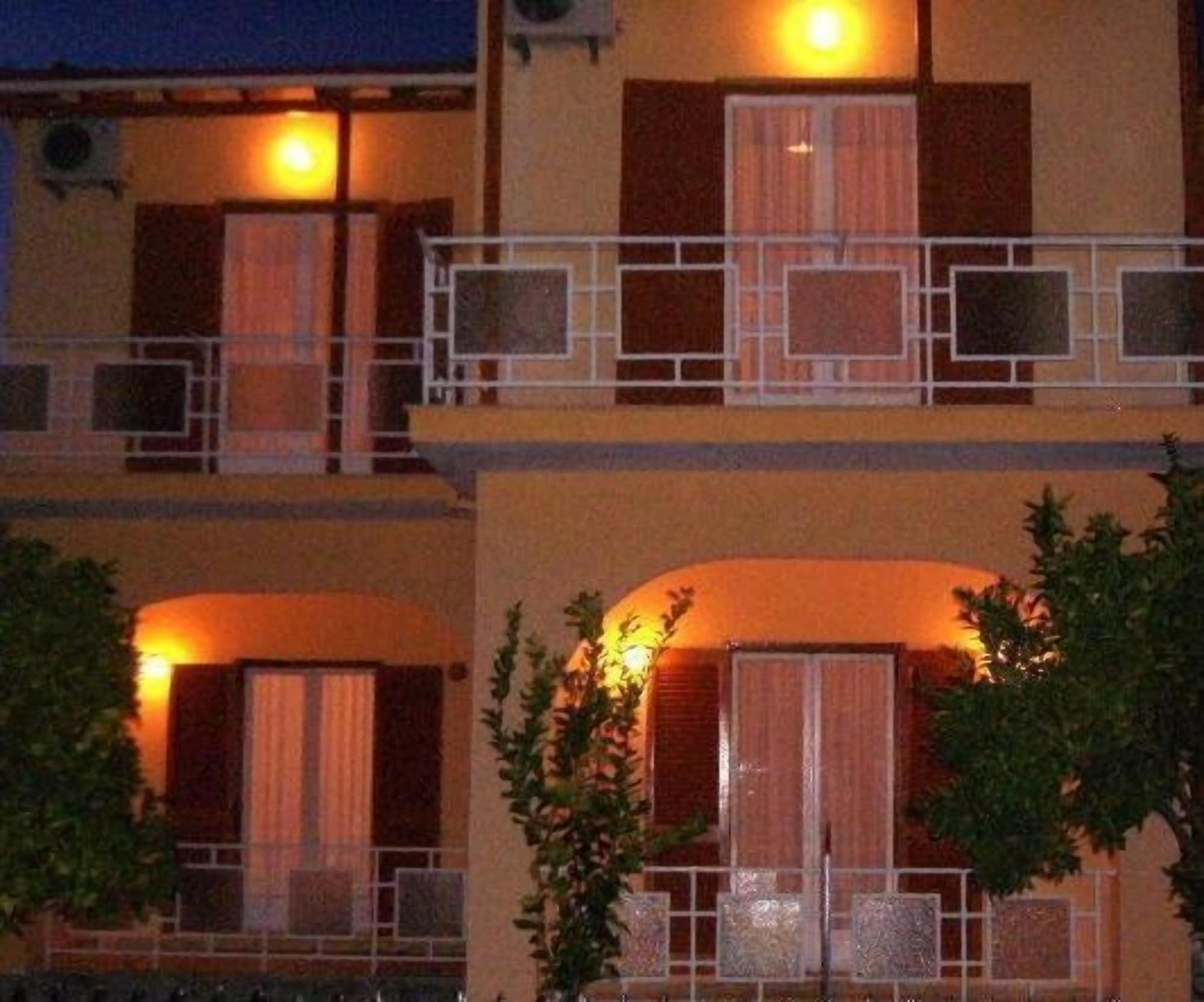 Vista Exterior Rantos Apartments