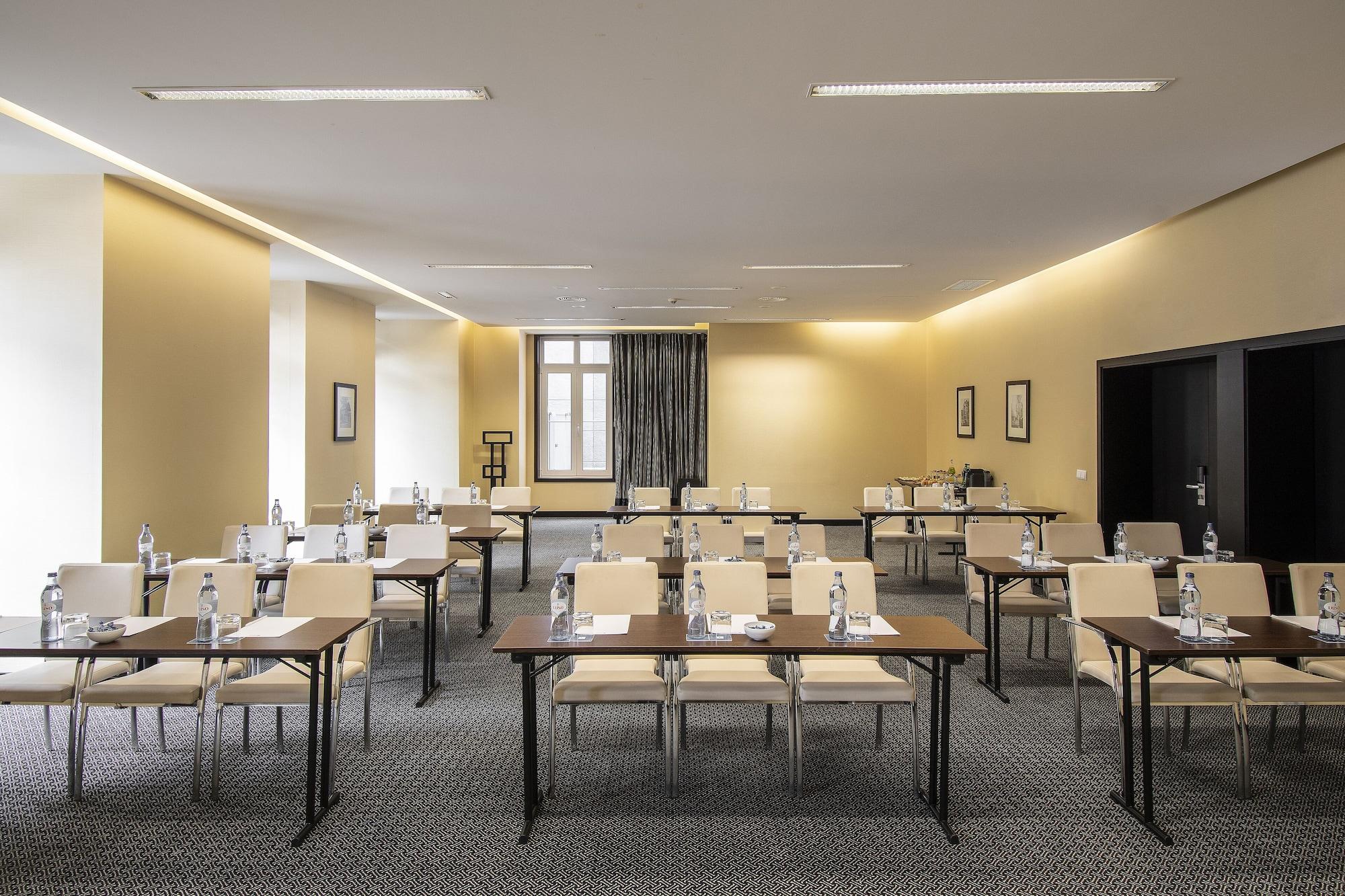 Sala de Reuniones SANA Silver Coast Hotel