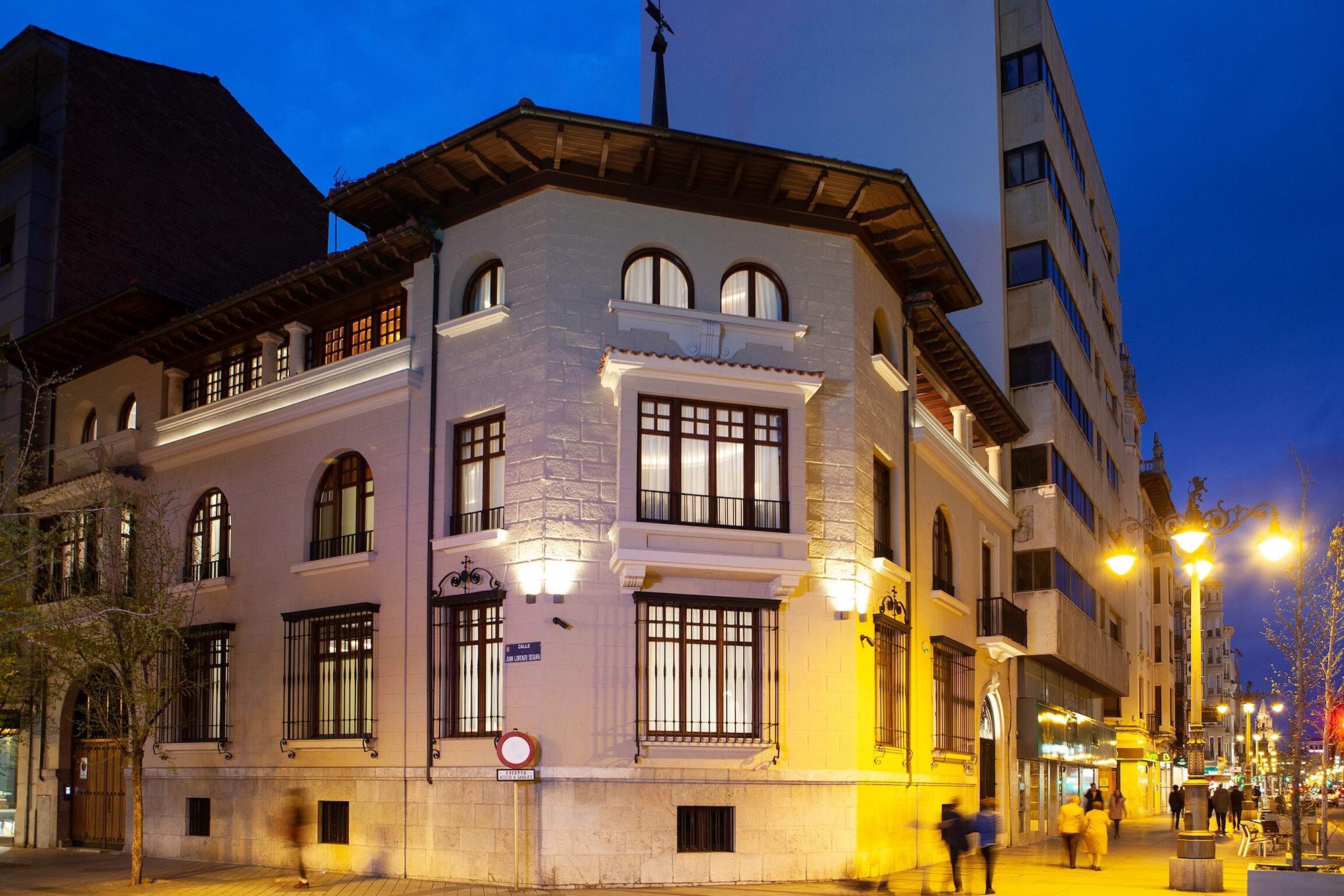 Varios Colonial Palace