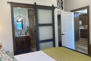 Alquiler Vacacional - Grand Lake's Newest Two Bedroom Two Bathroom Cottage Plus Full Hookup RV Spot